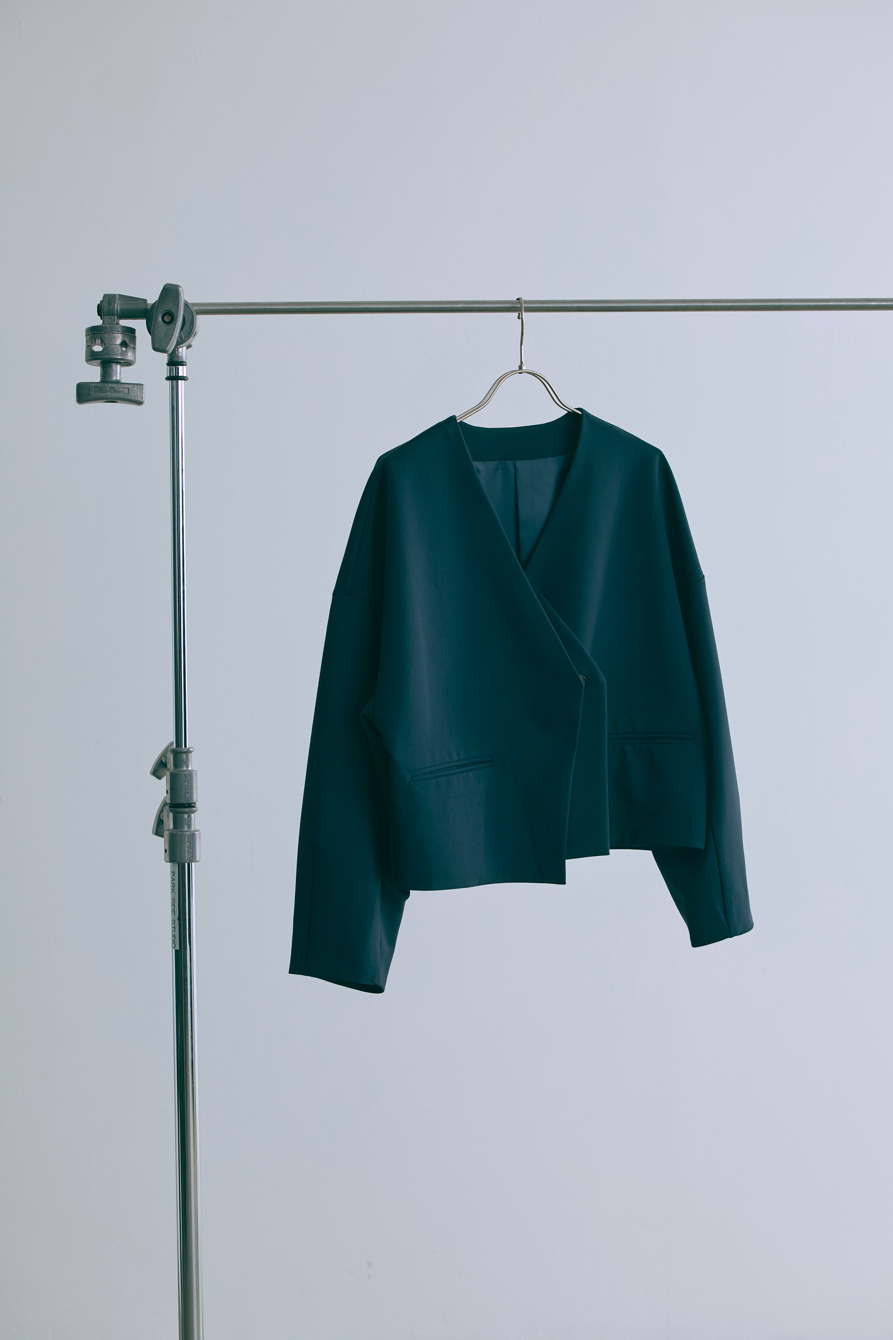 着用カラー:ネイビー