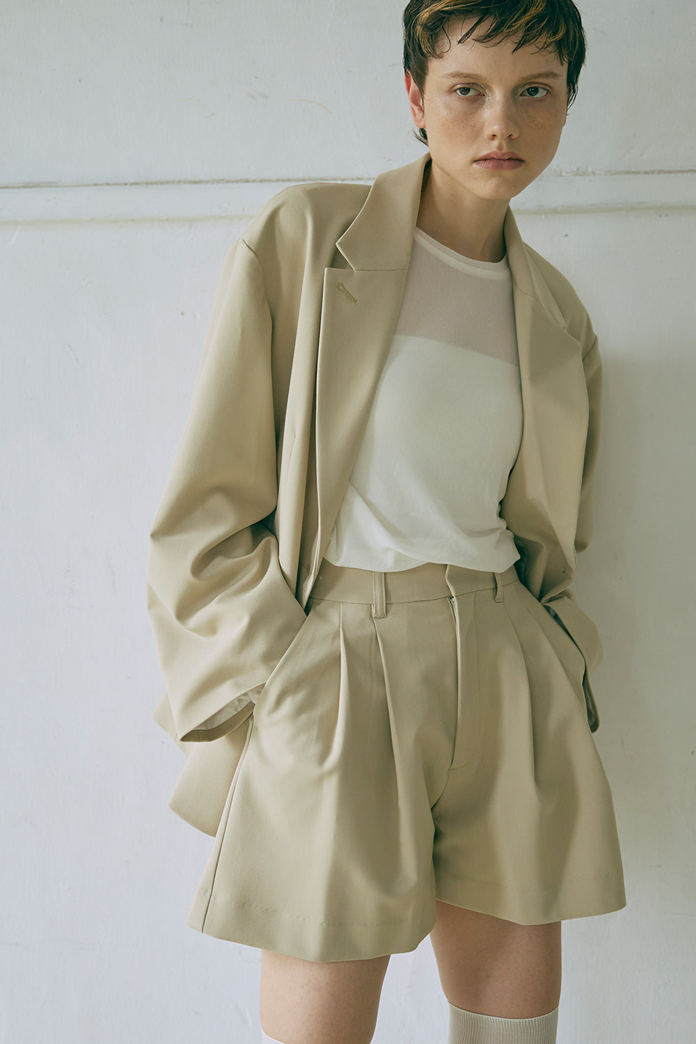 着用カラー:ホワイト モデル身長:178cm