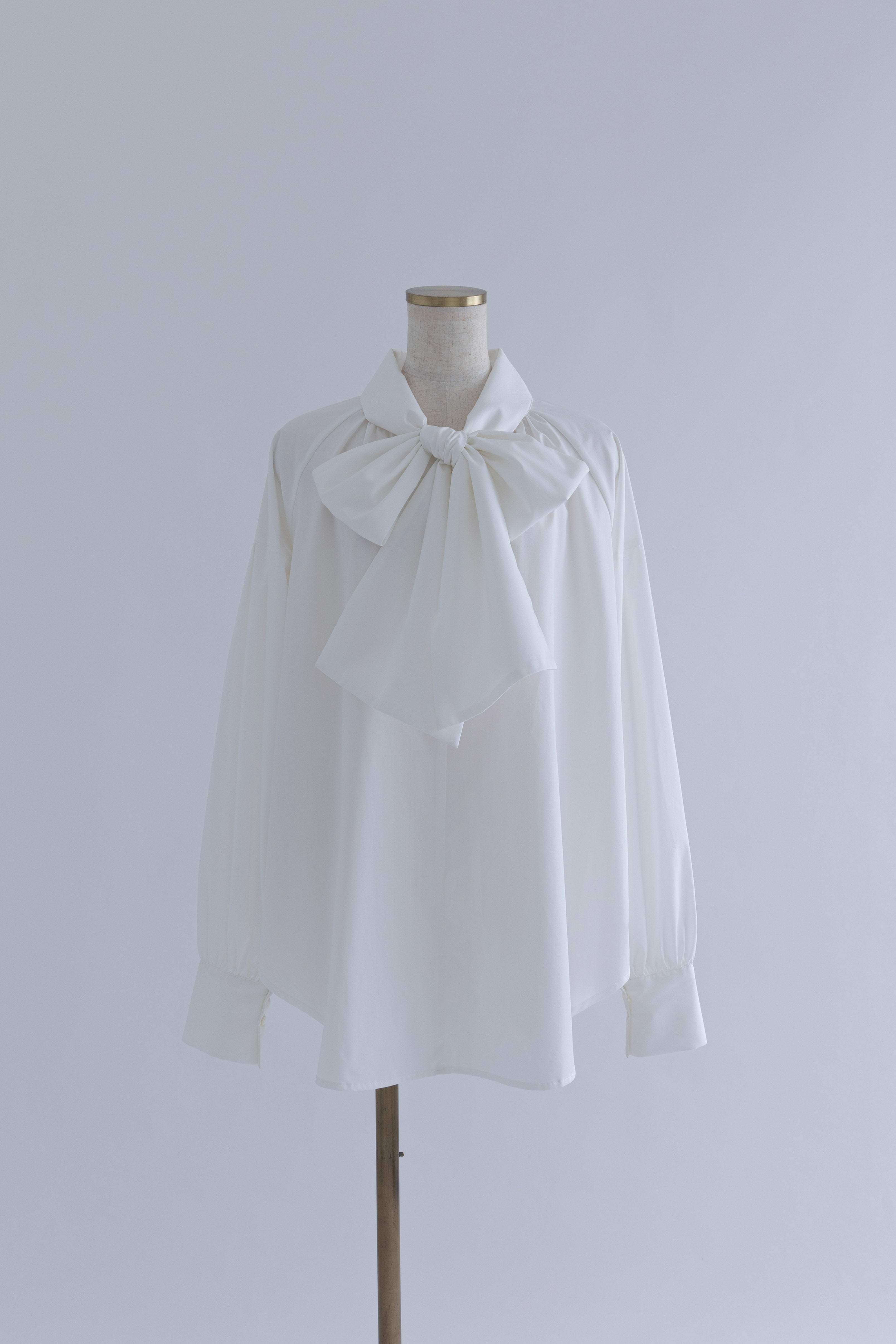 着用カラー:ホワイト