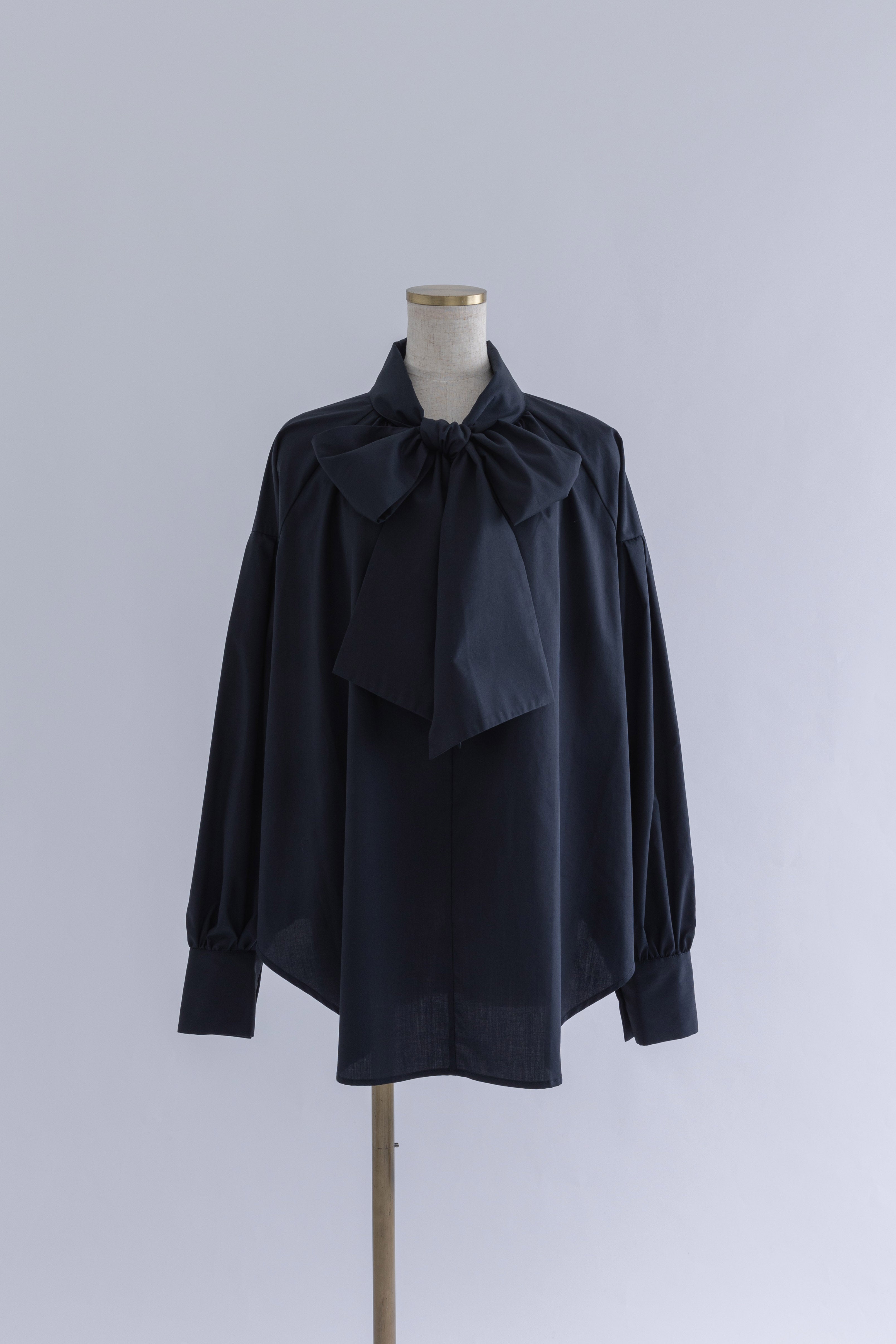 着用カラー:ネイビー