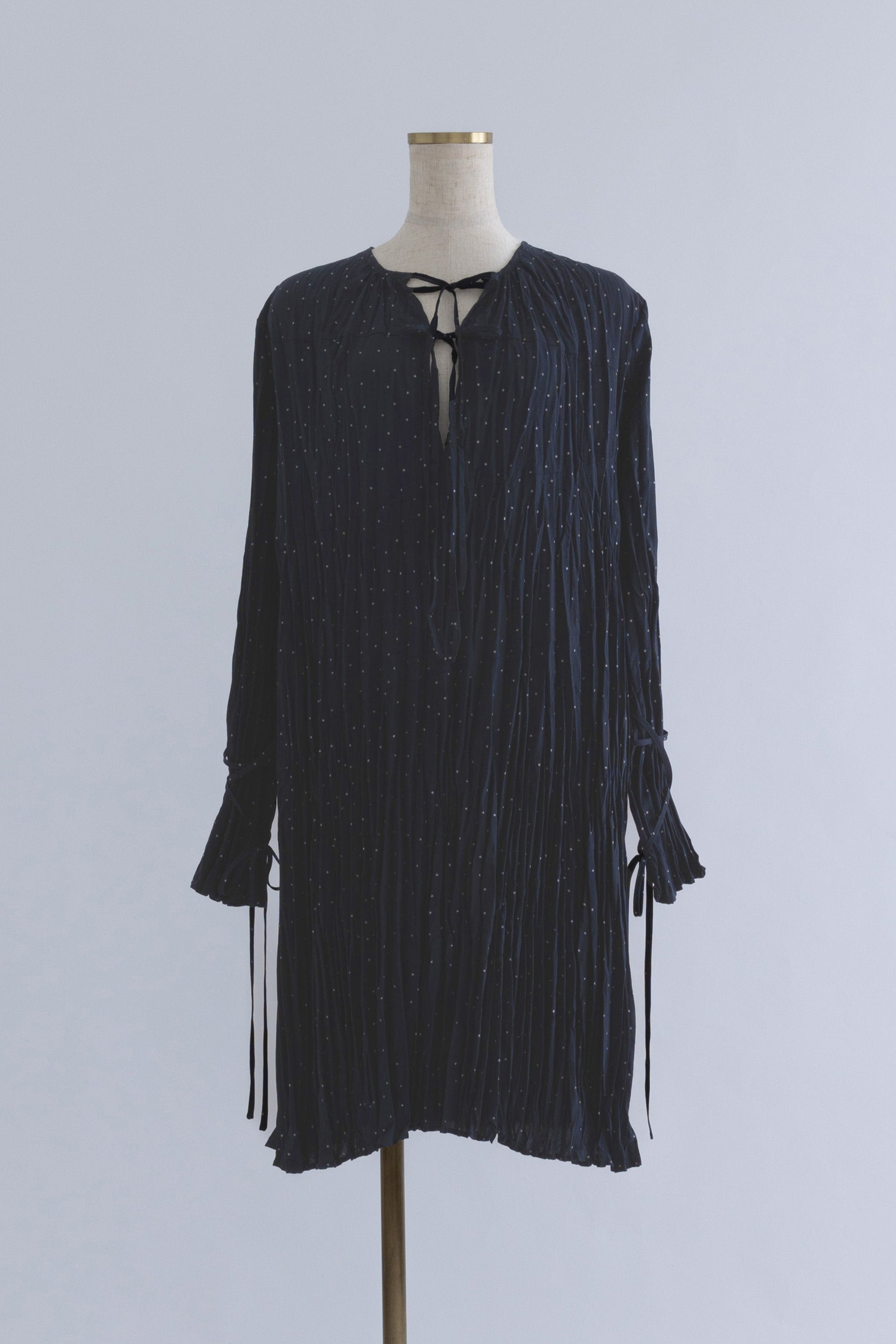 着用カラー:ネイビー