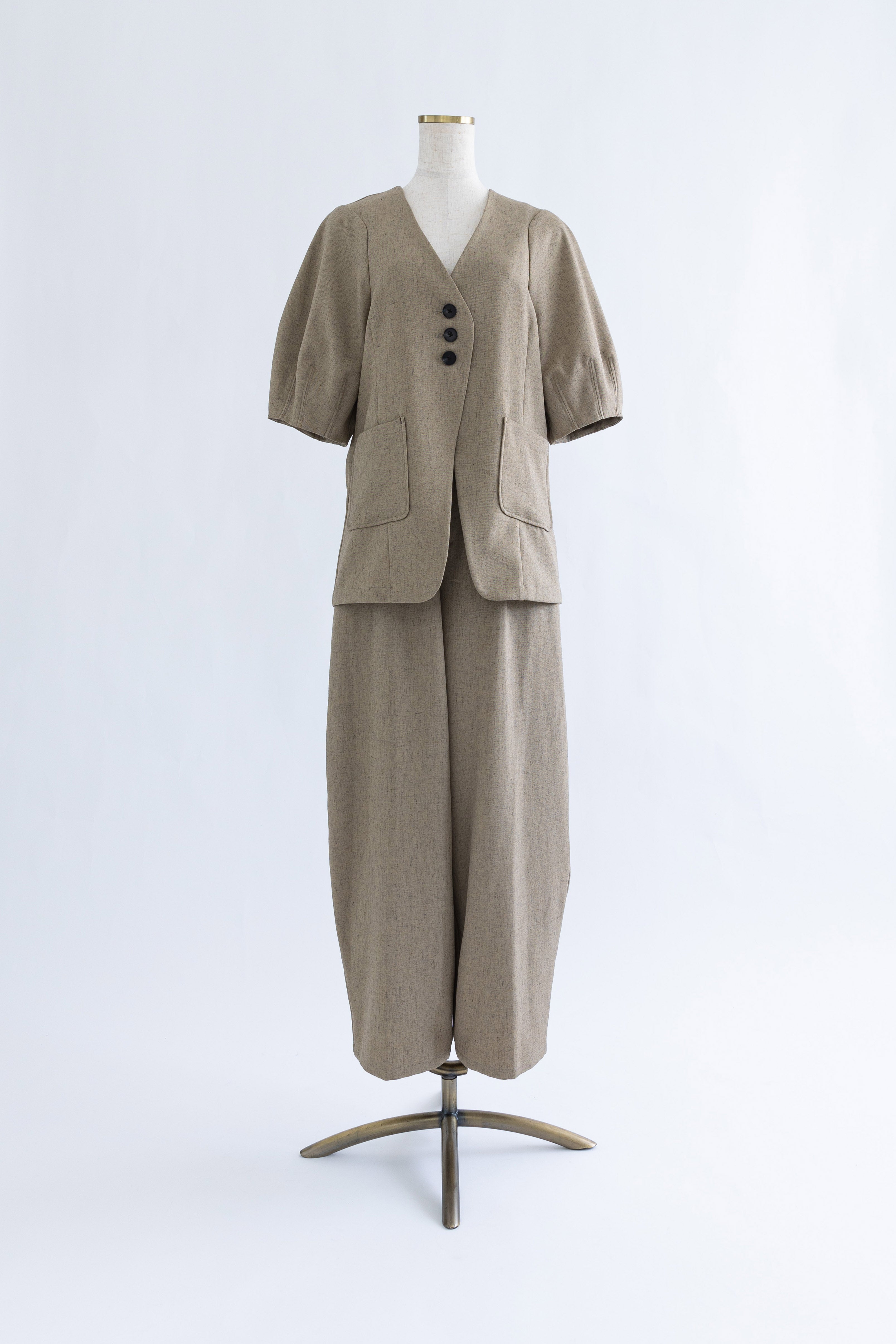 着用カラー:ベージュ