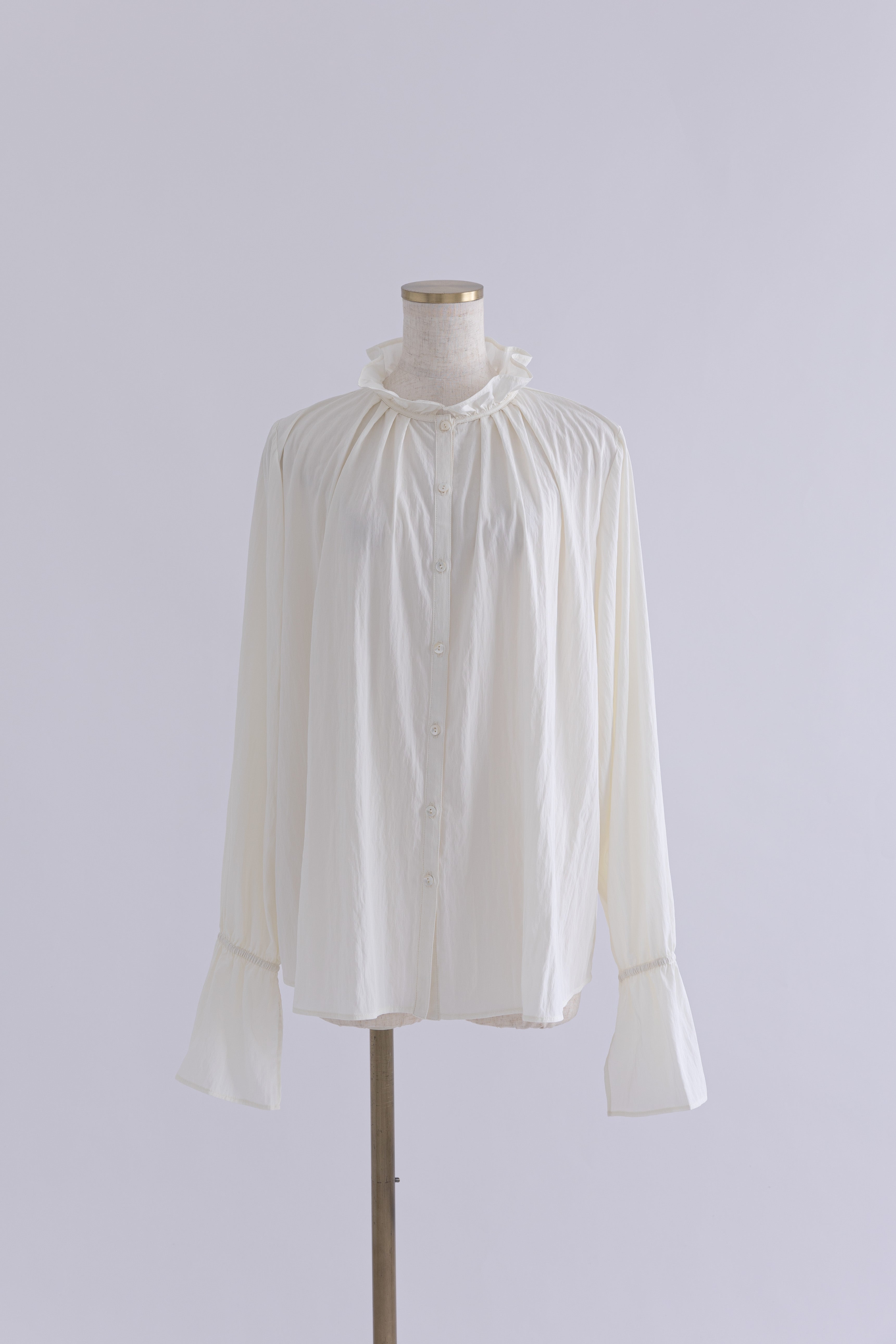 着用カラー:オフホワイト