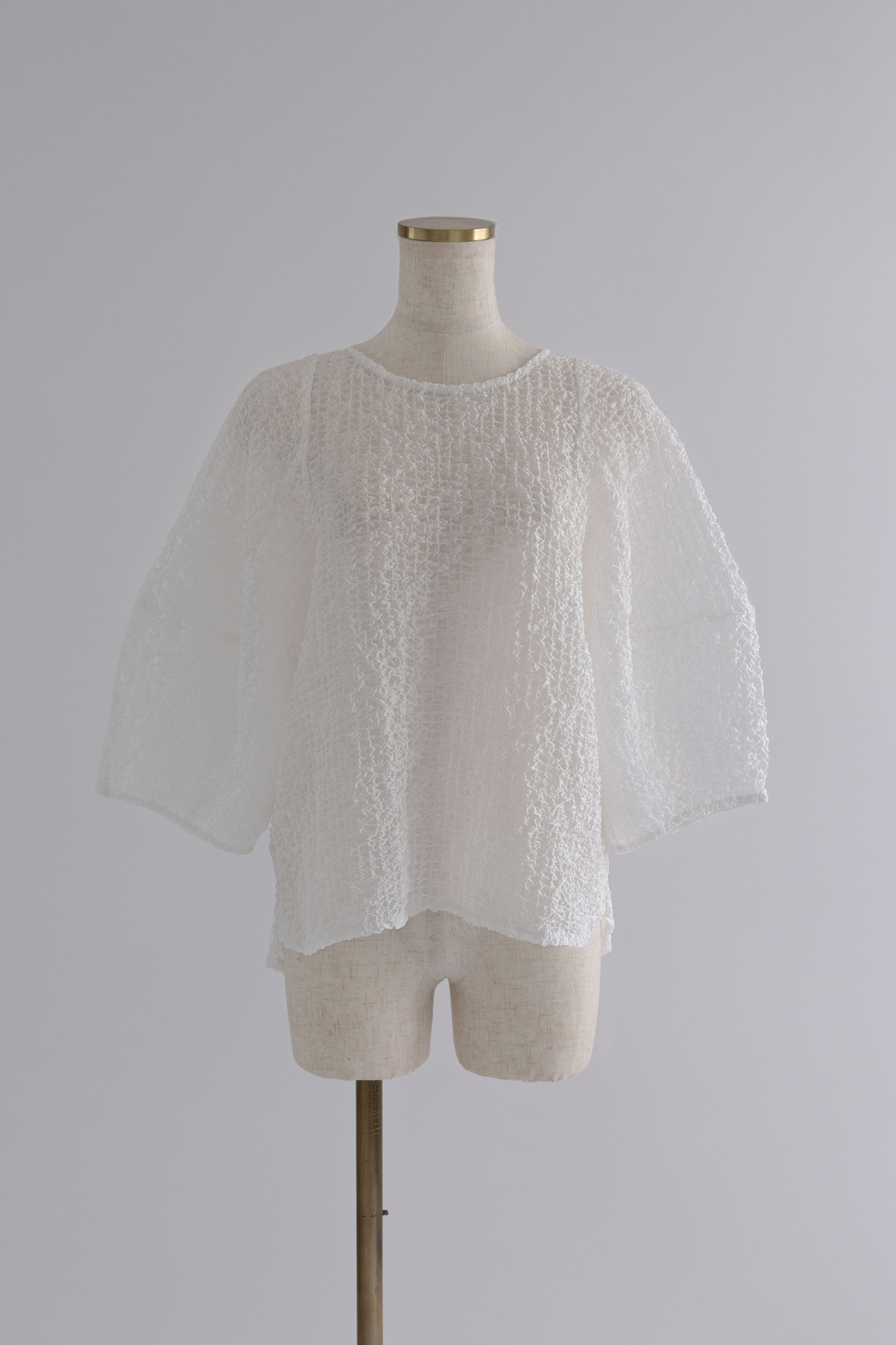 着用カラー:ホワイト