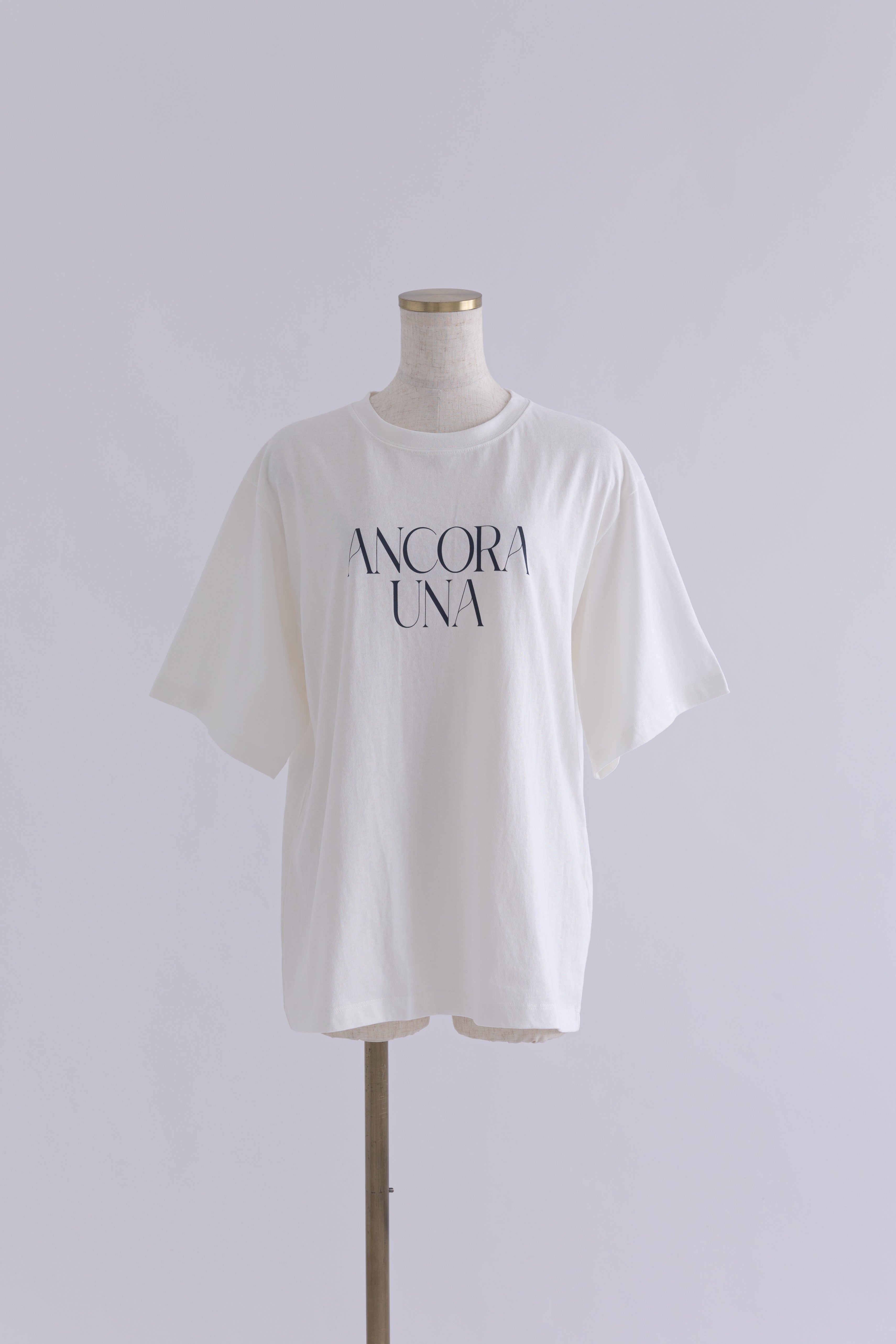 着用カラー:オフホワイト