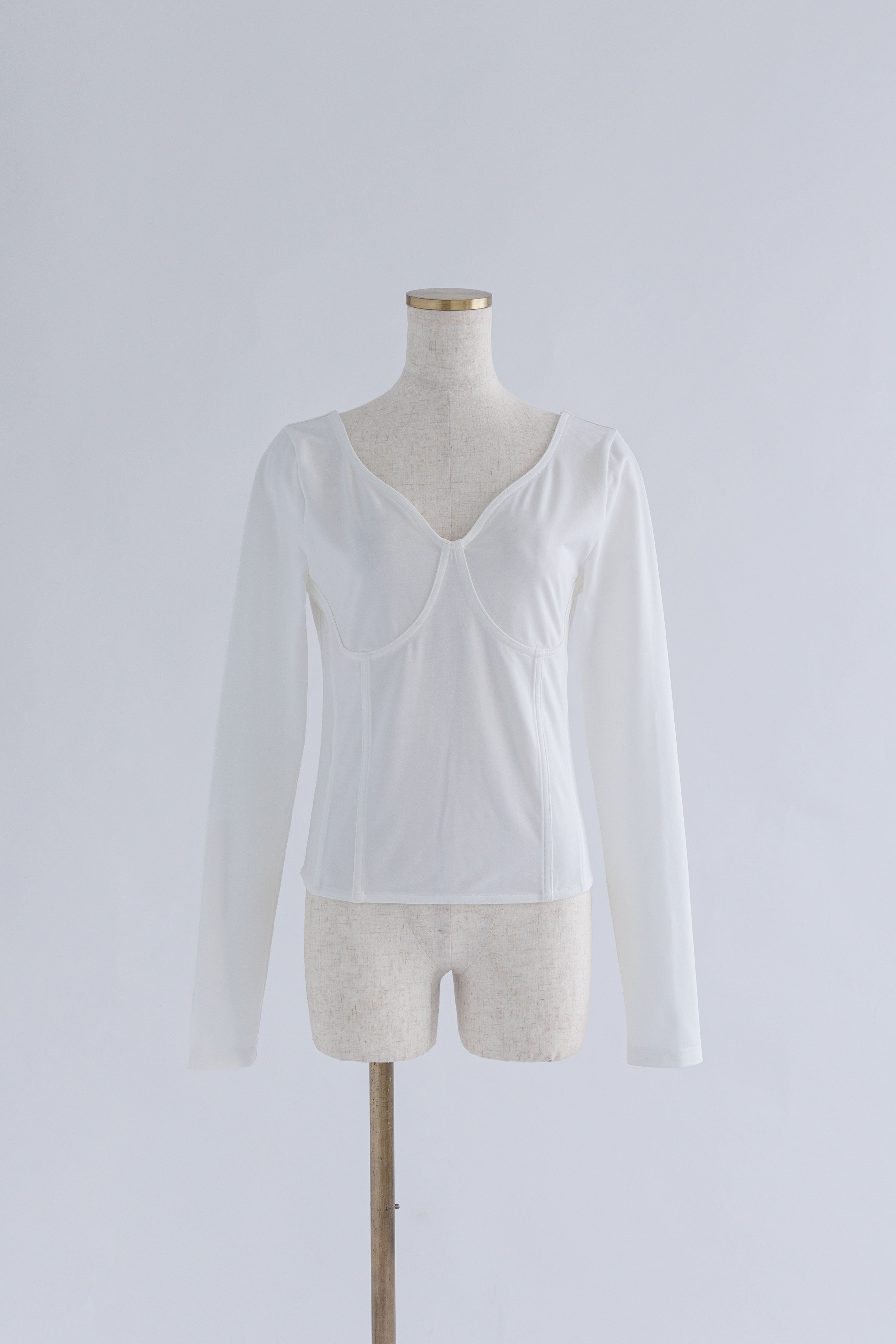 着用カラー:アイボリー