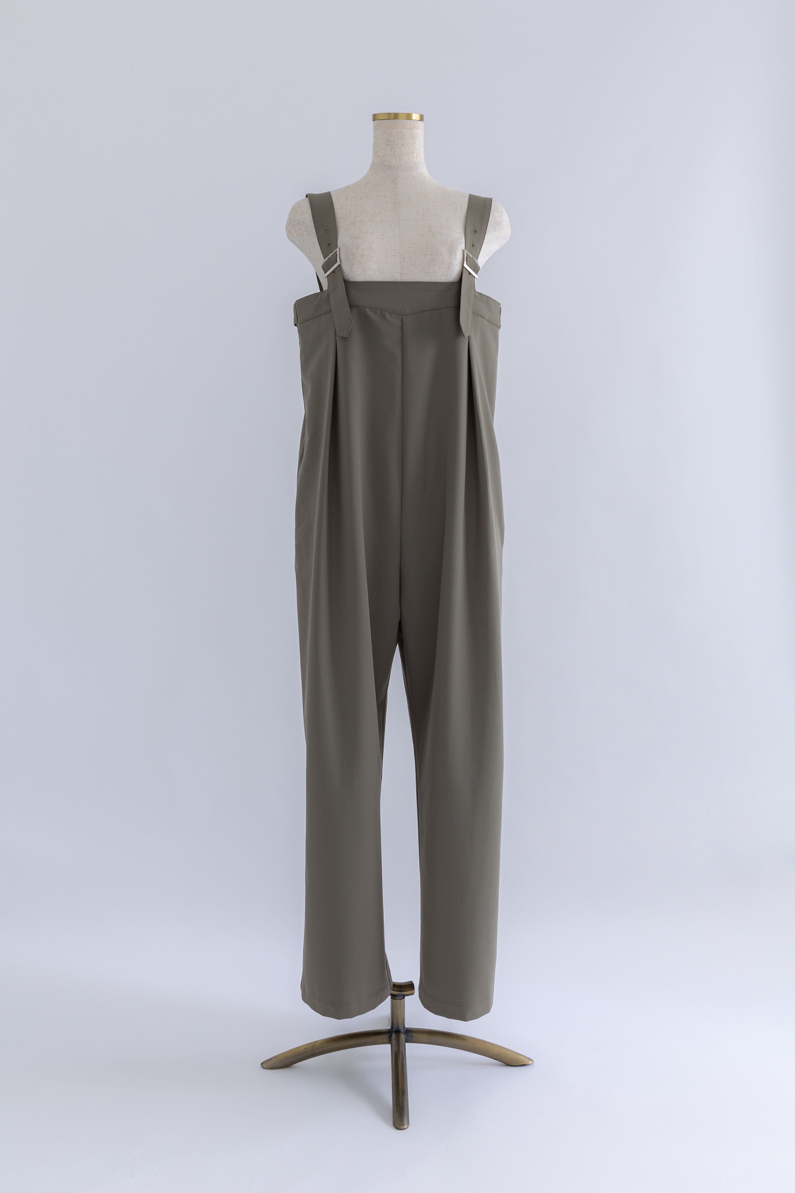 着用カラー:カーキ