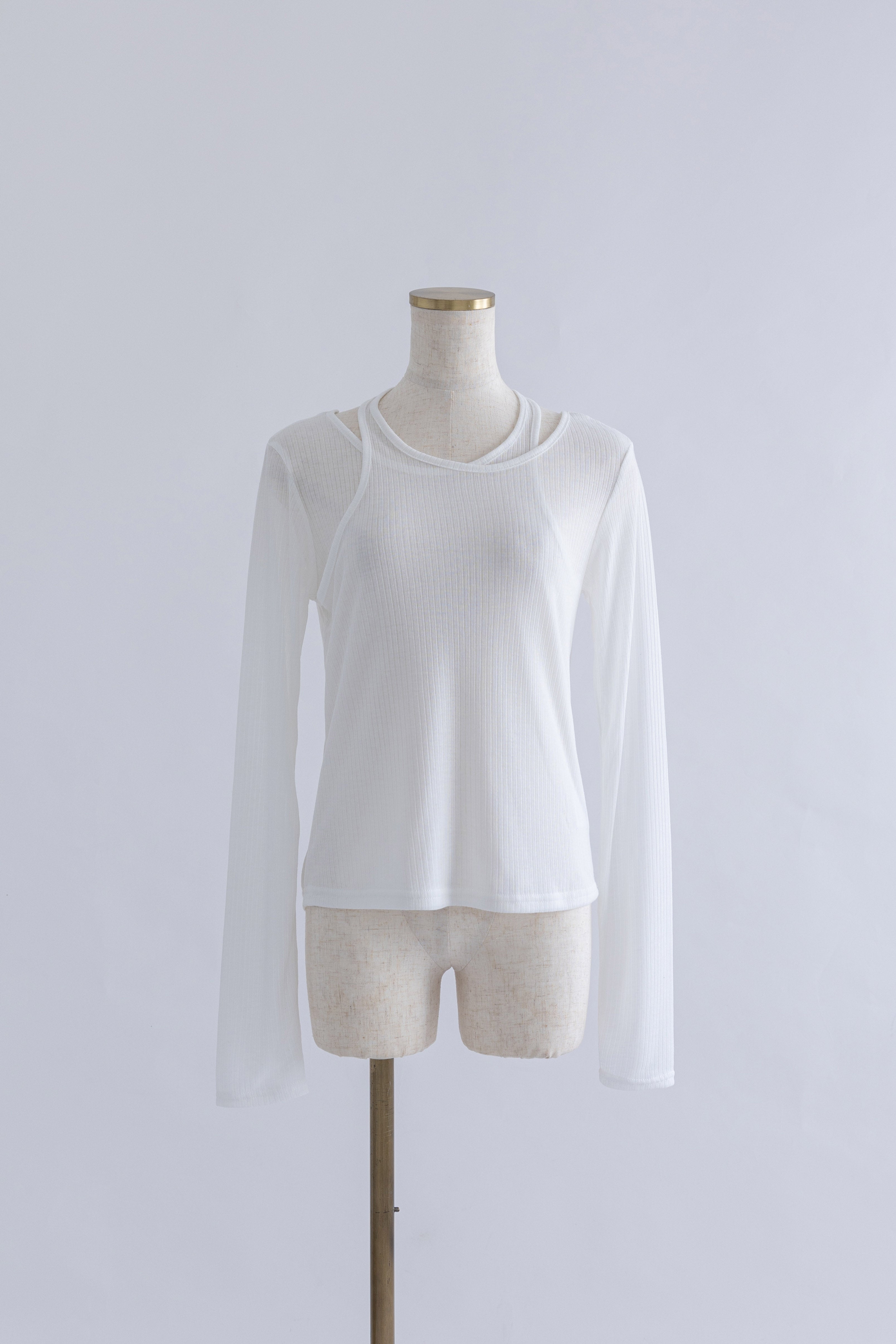 着用カラー:ホワイト