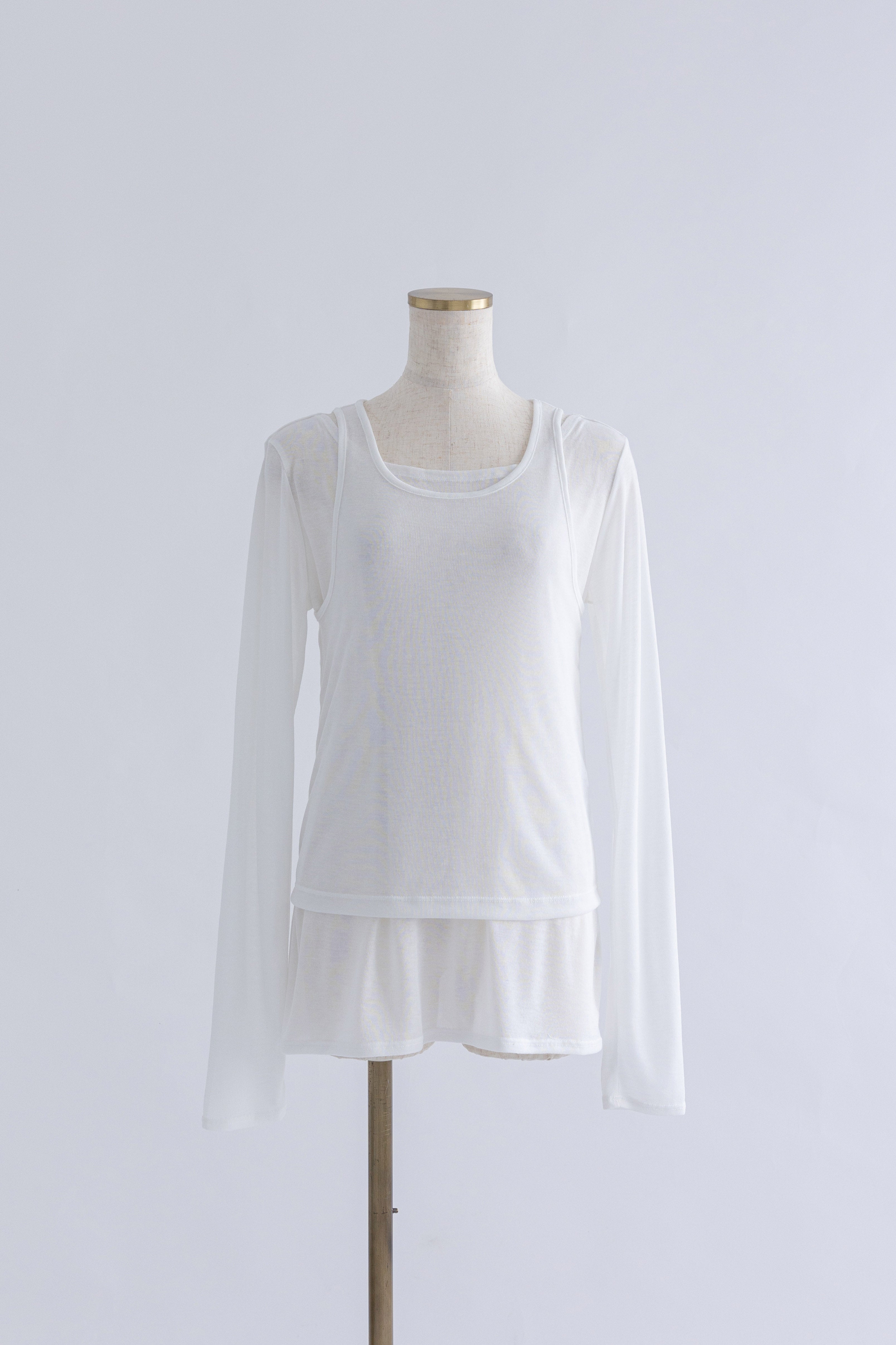 着用カラー:ホワイト