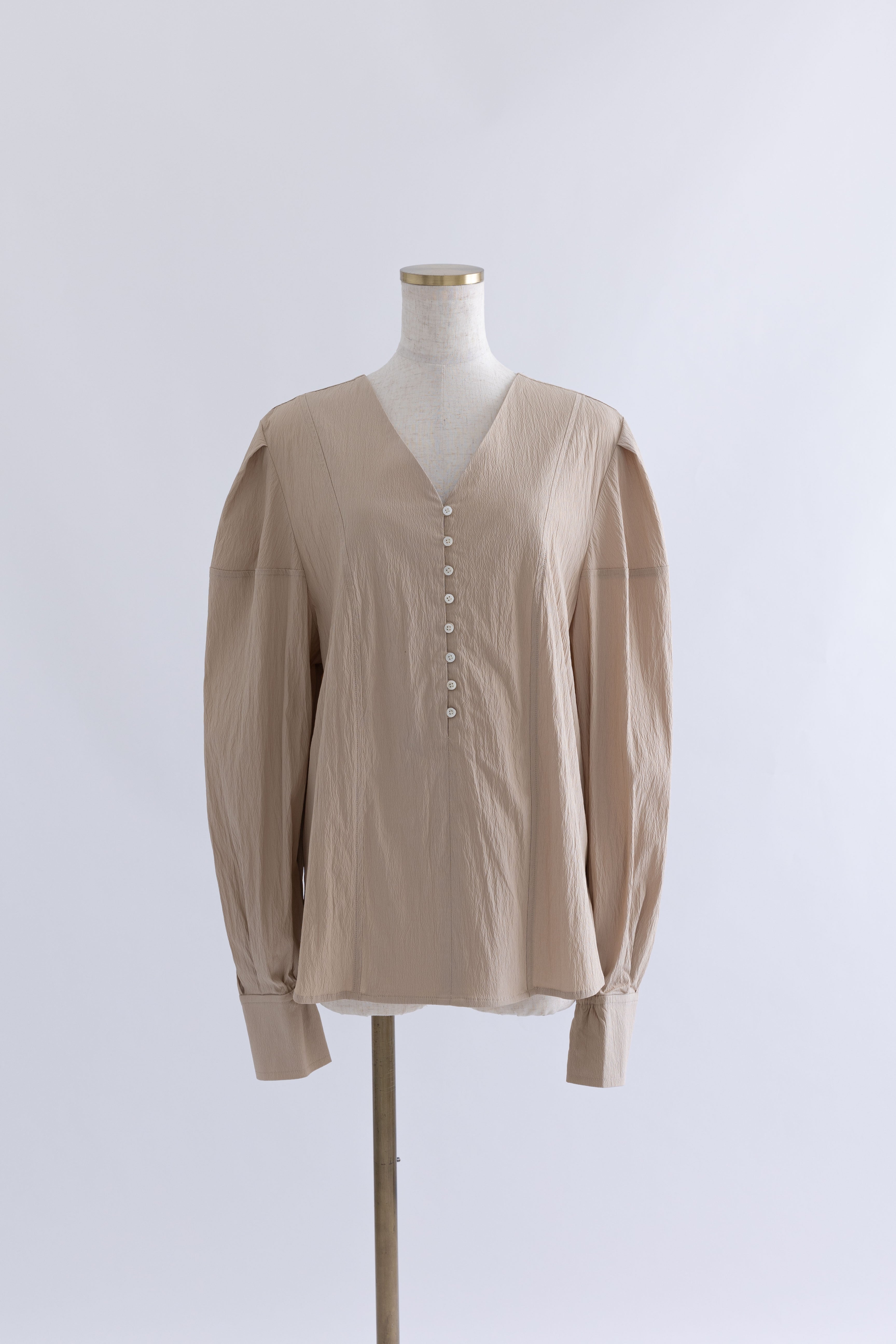 着用カラー:ベージュ