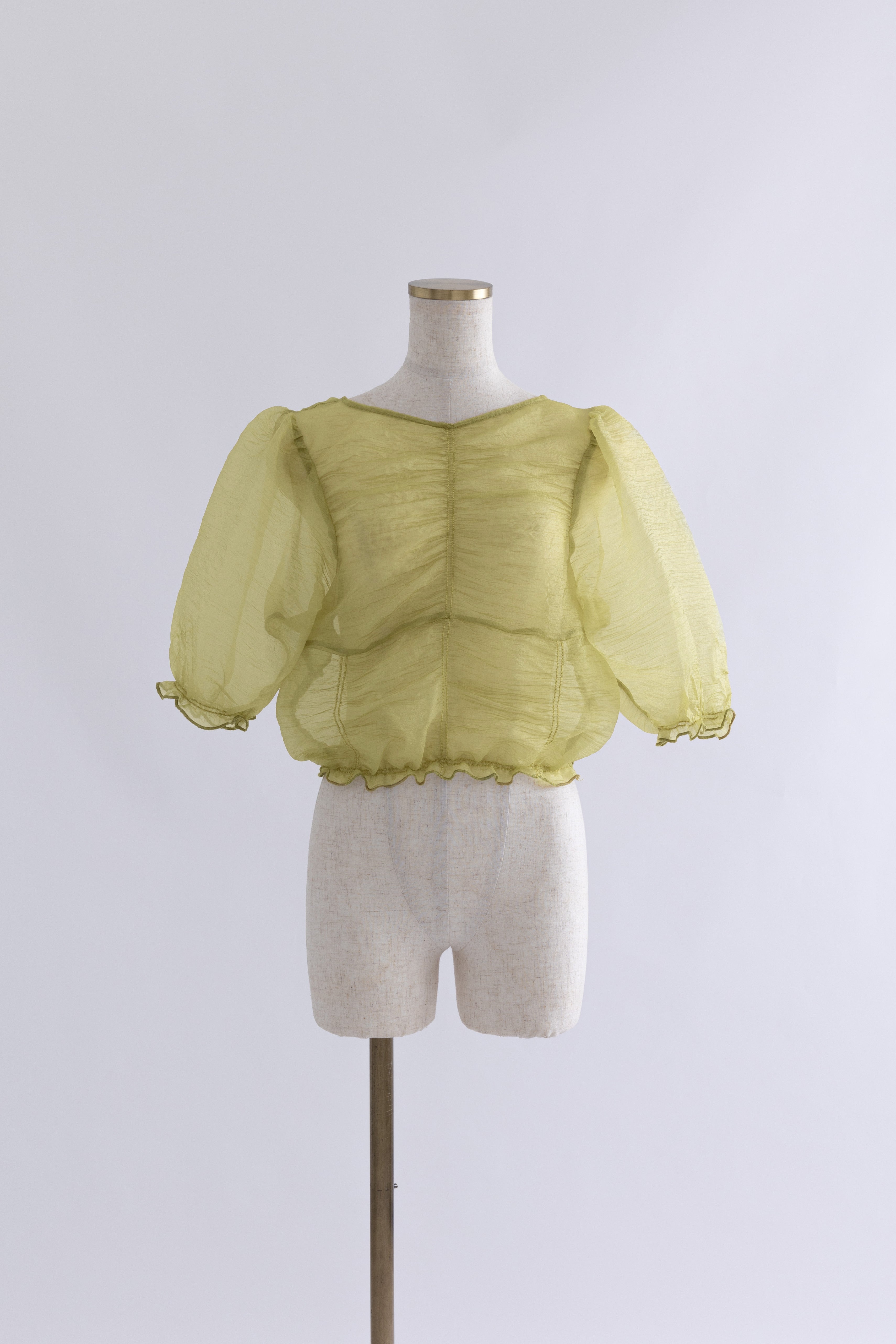 着用カラー:イエローグリーン