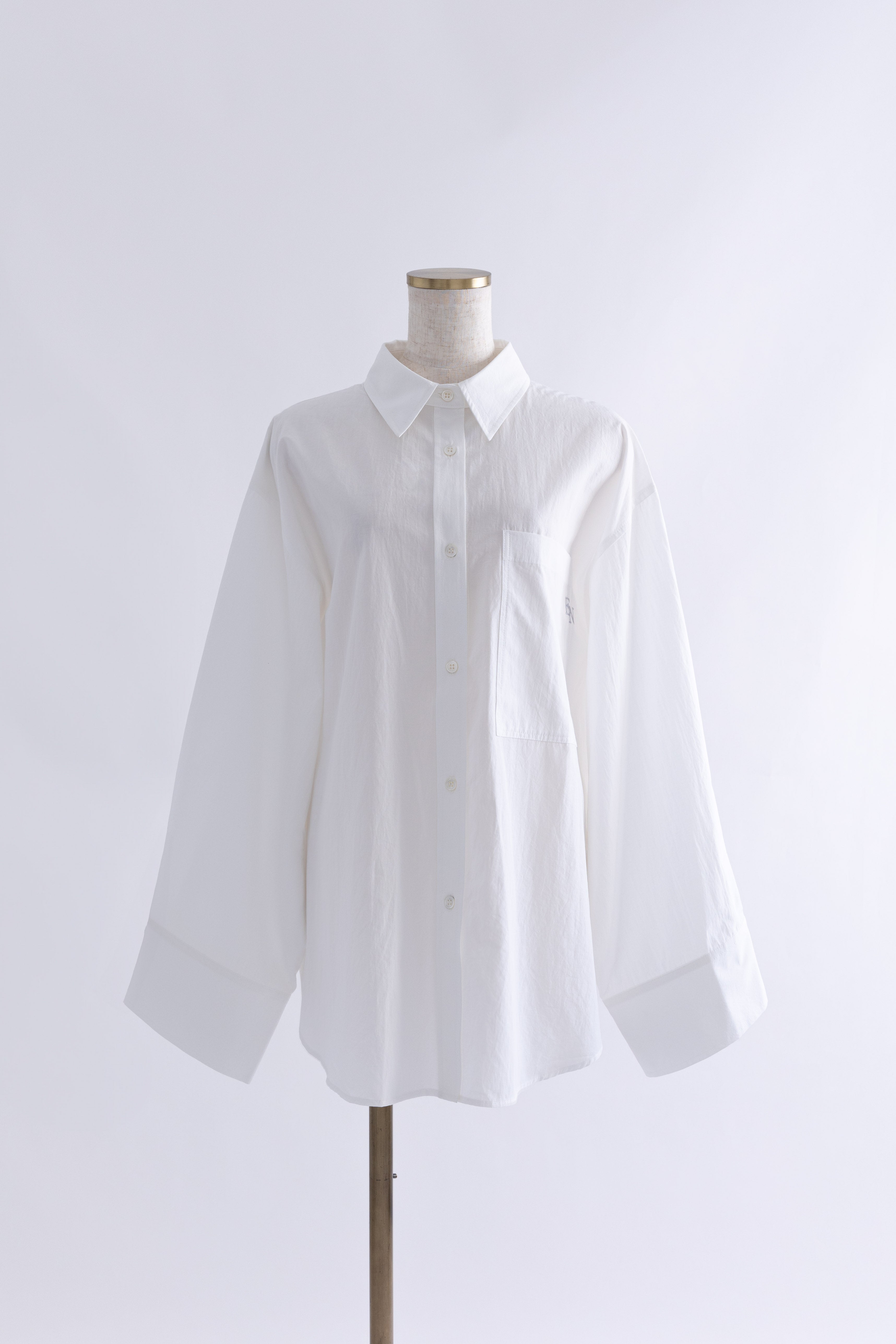 着用カラー:ホワイト