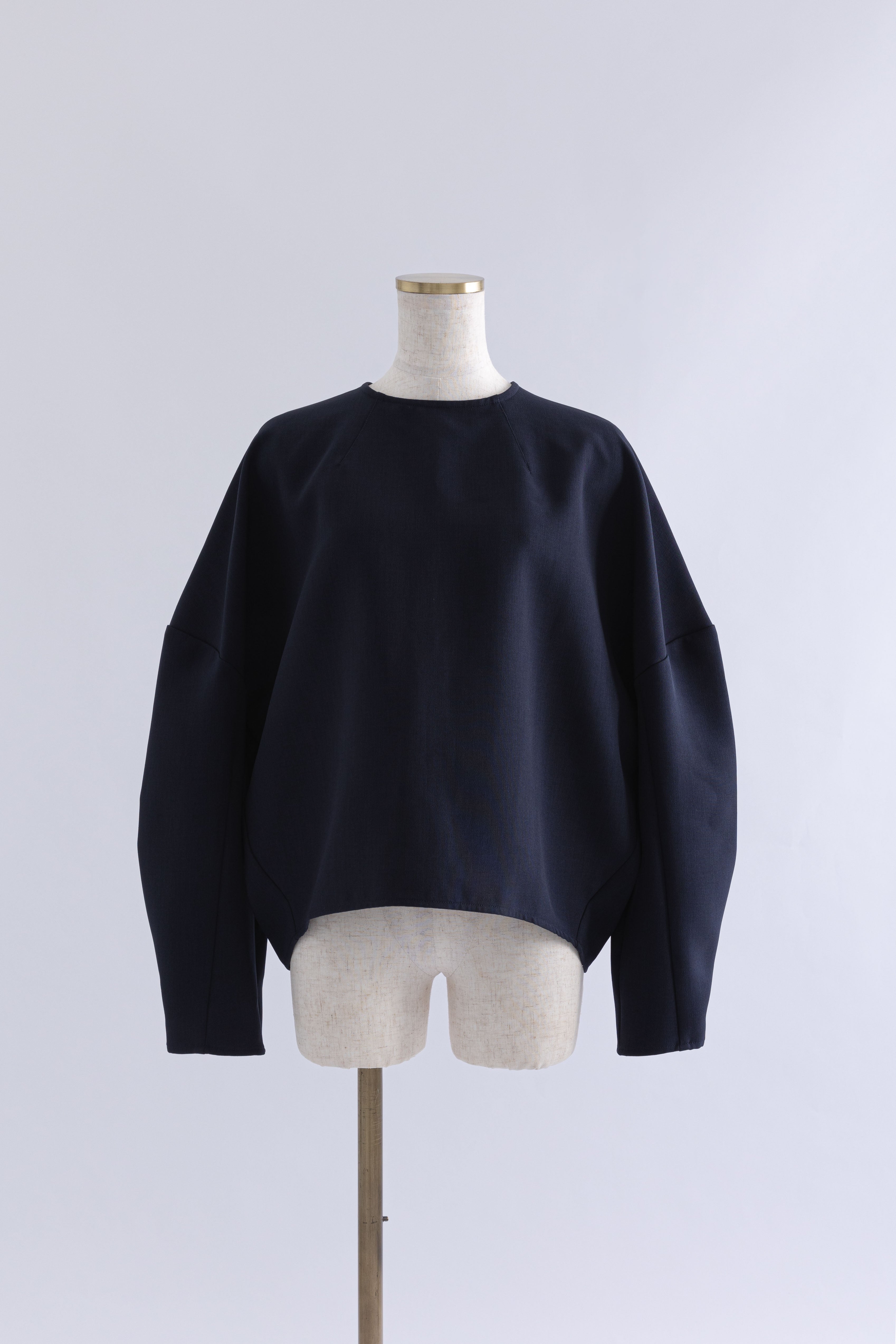 着用カラー:ネイビー