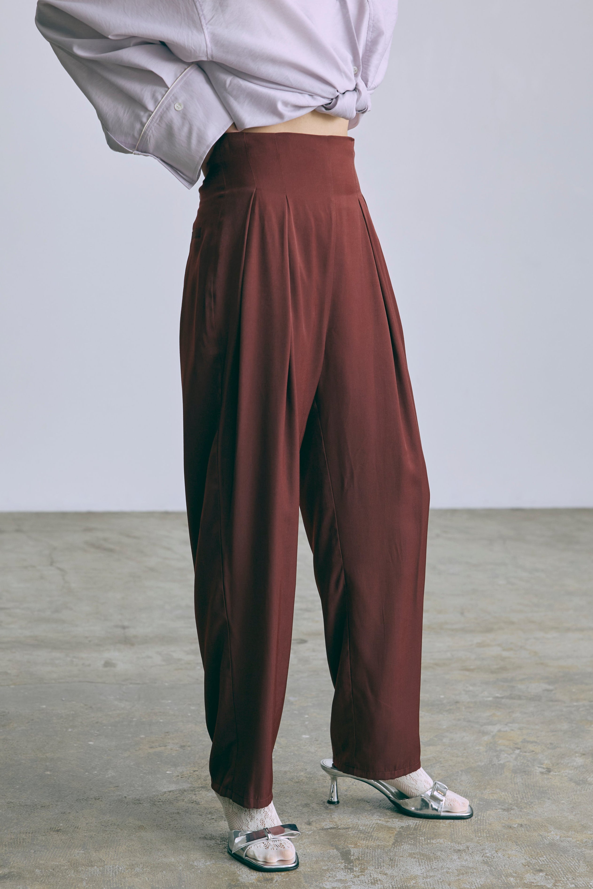 着用カラー:バーガンディ 着用サイズ:1サイズ モデル身長:170cm