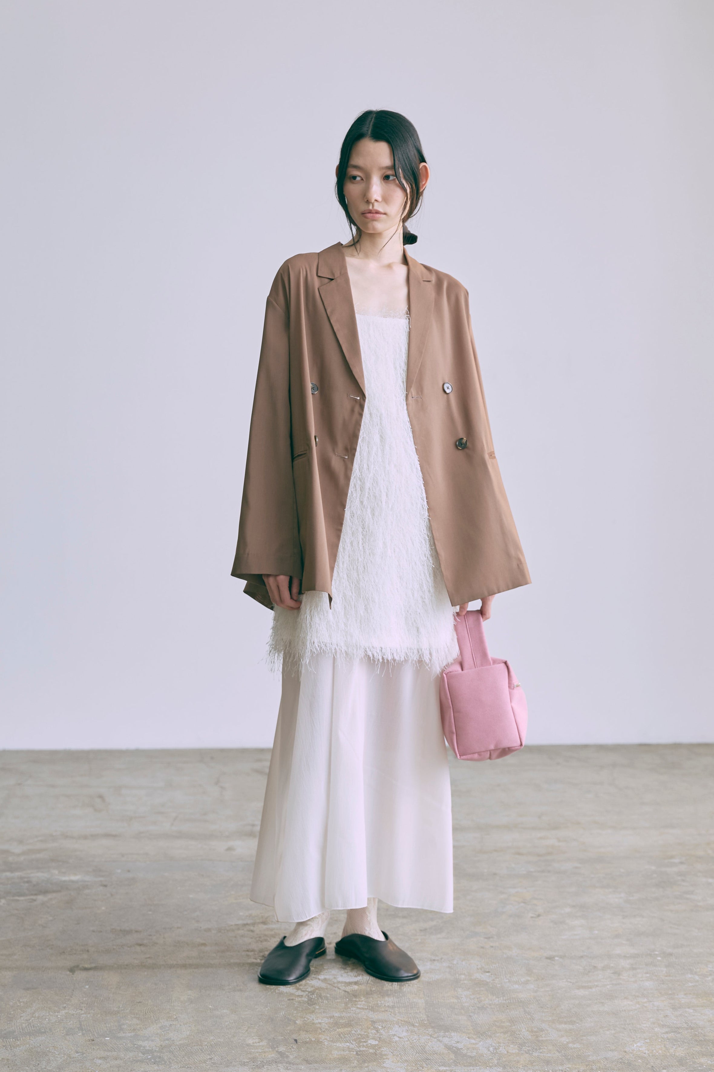着用カラー:オフホワイト モデル:174cm