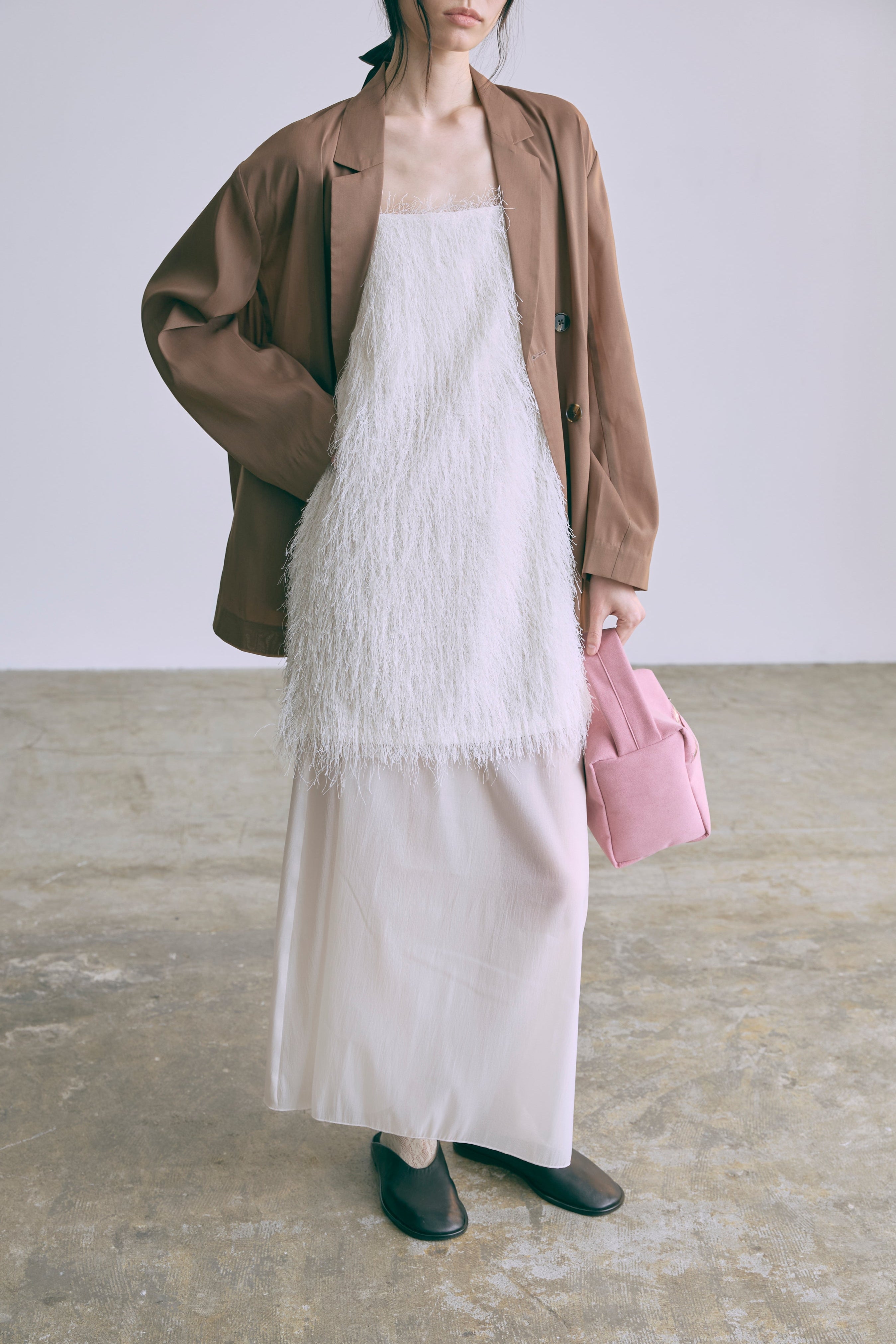 着用カラー:オフホワイト モデル:174cm