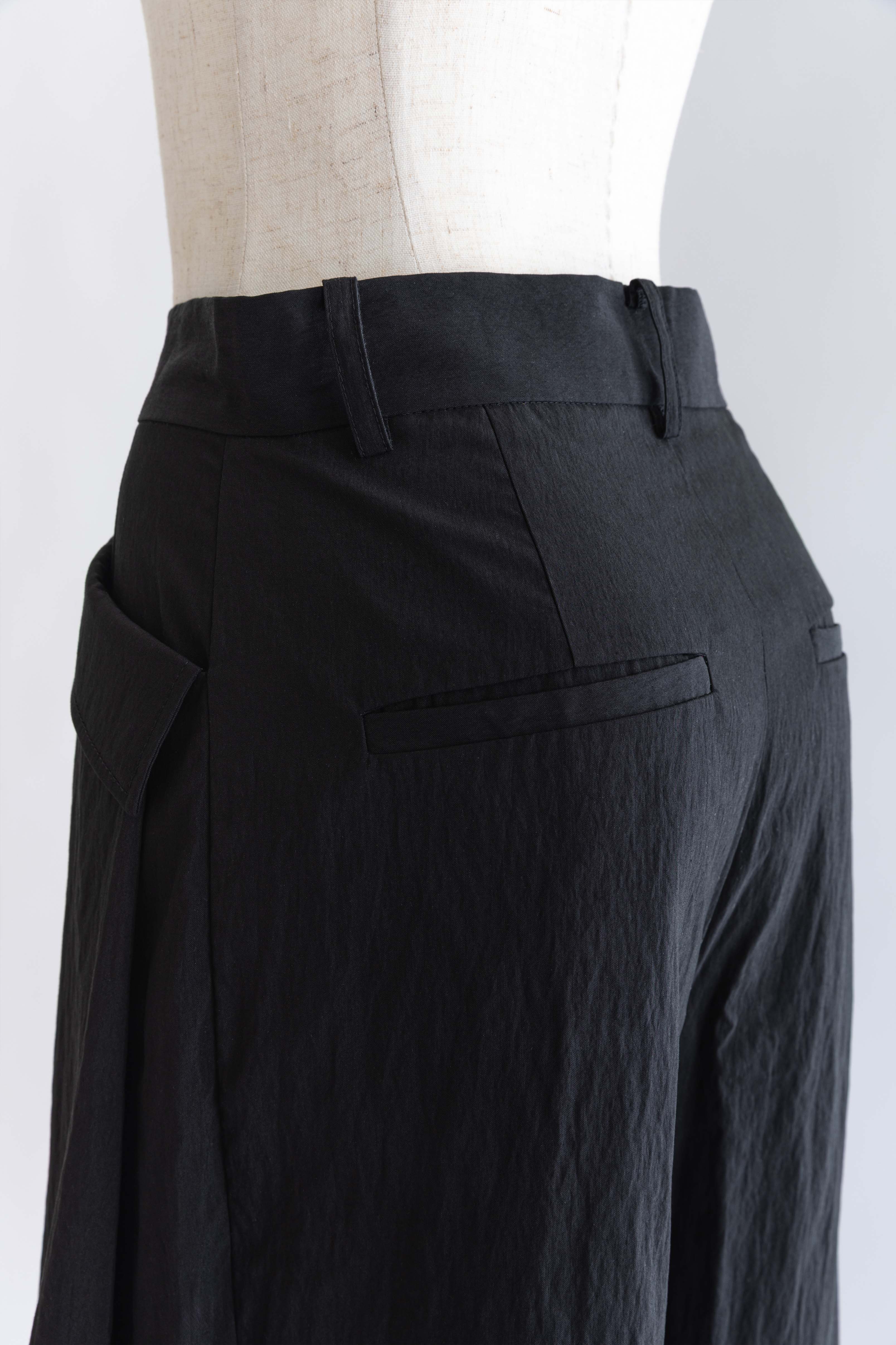 Structured Pocket Flare Shorts ブラック