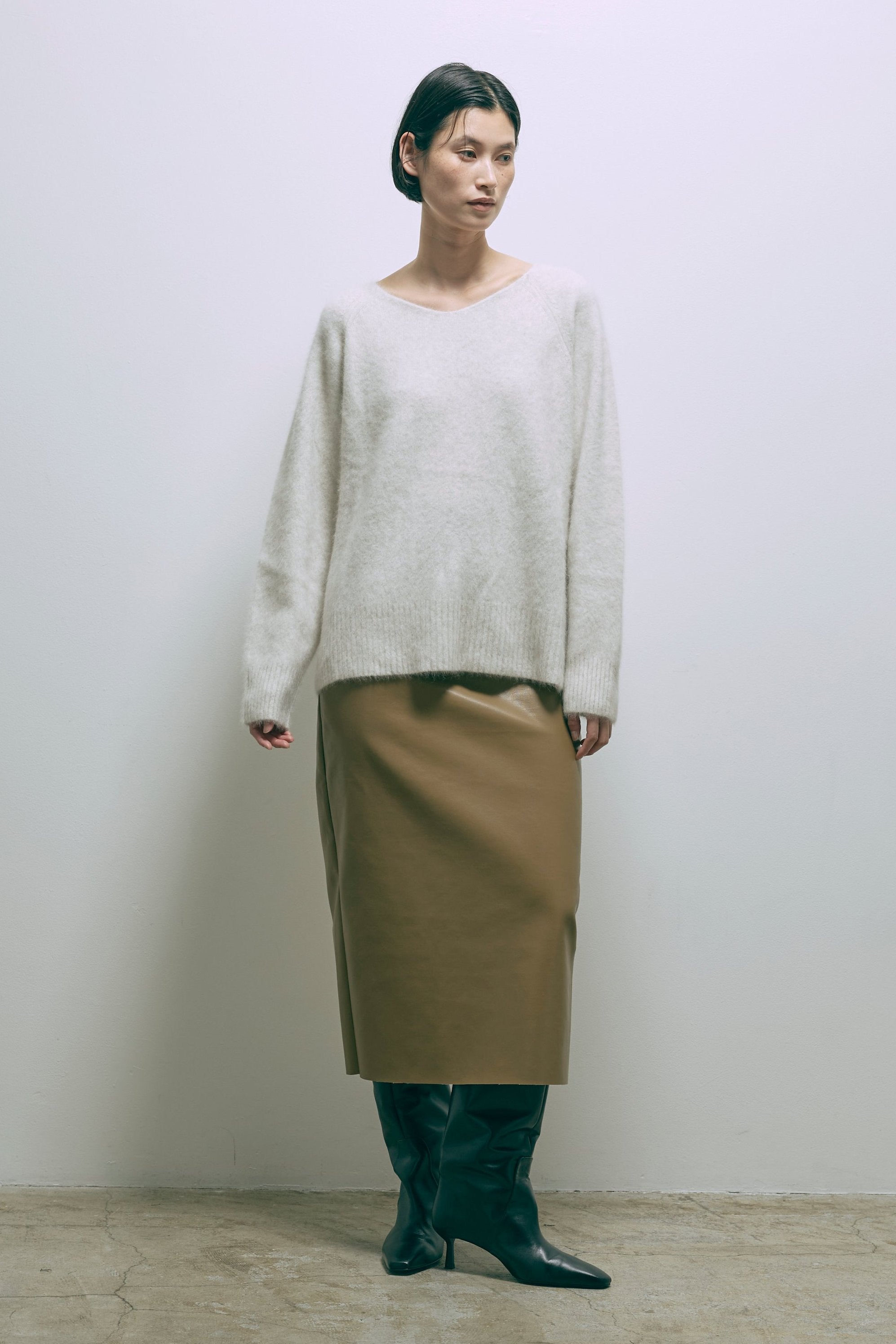 Vneck Fox Over Knit オートミール model:170cm ANDO