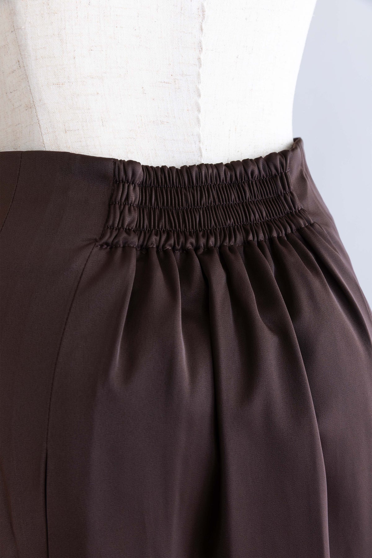 Satin Tuck Pleated Skirt ブラウン