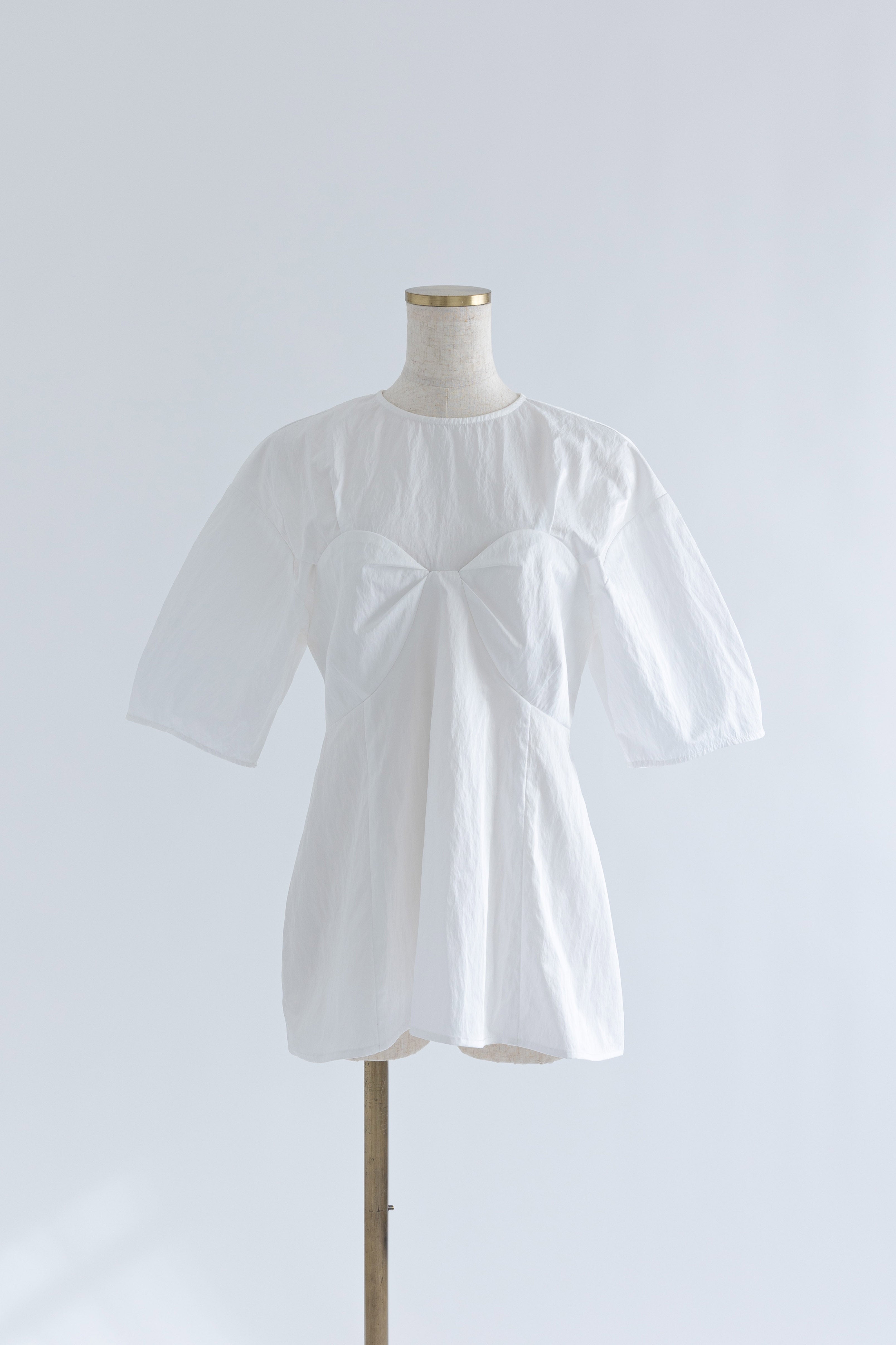 着用カラー:ホワイト