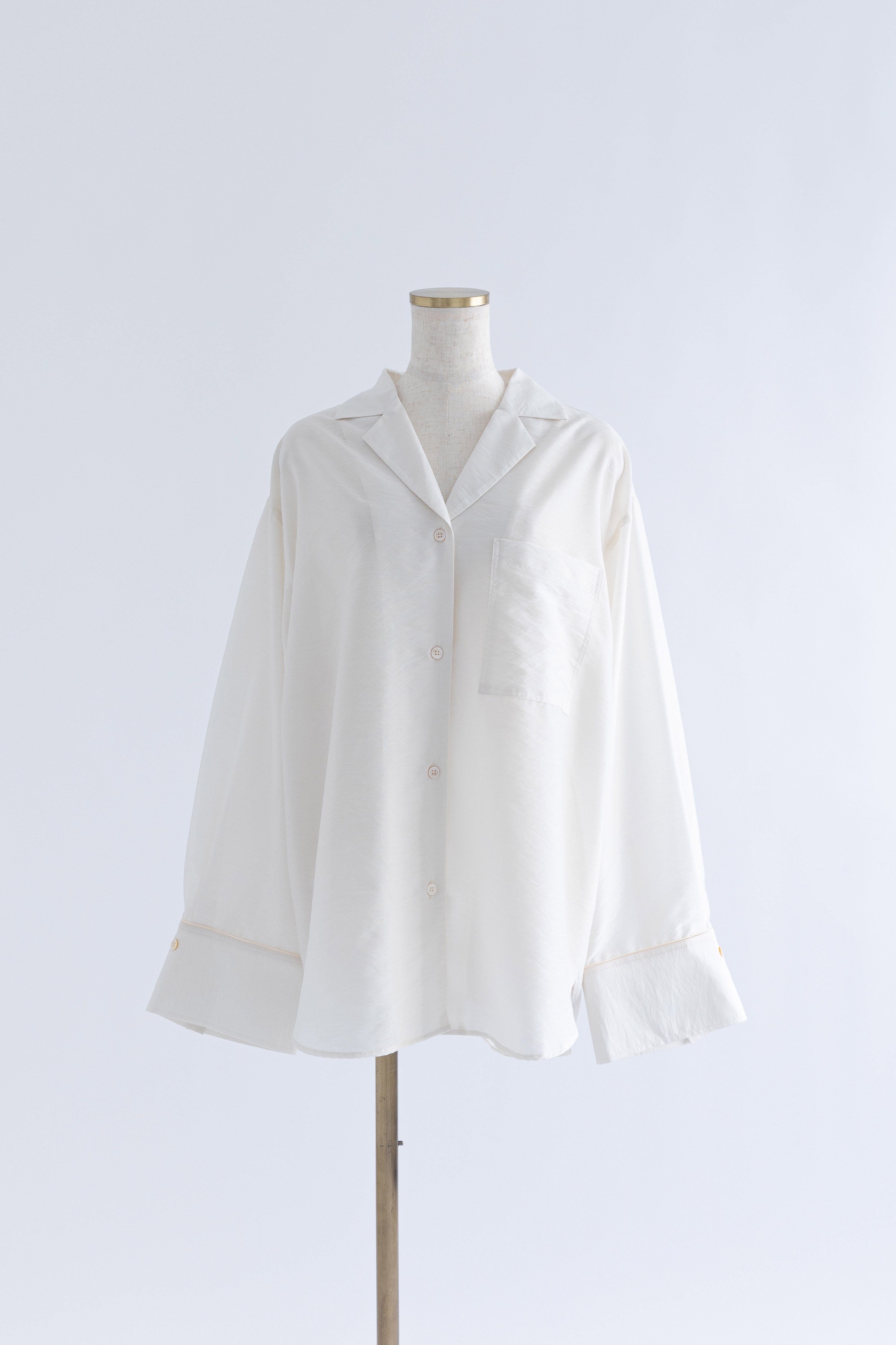 着用カラー:オフホワイト