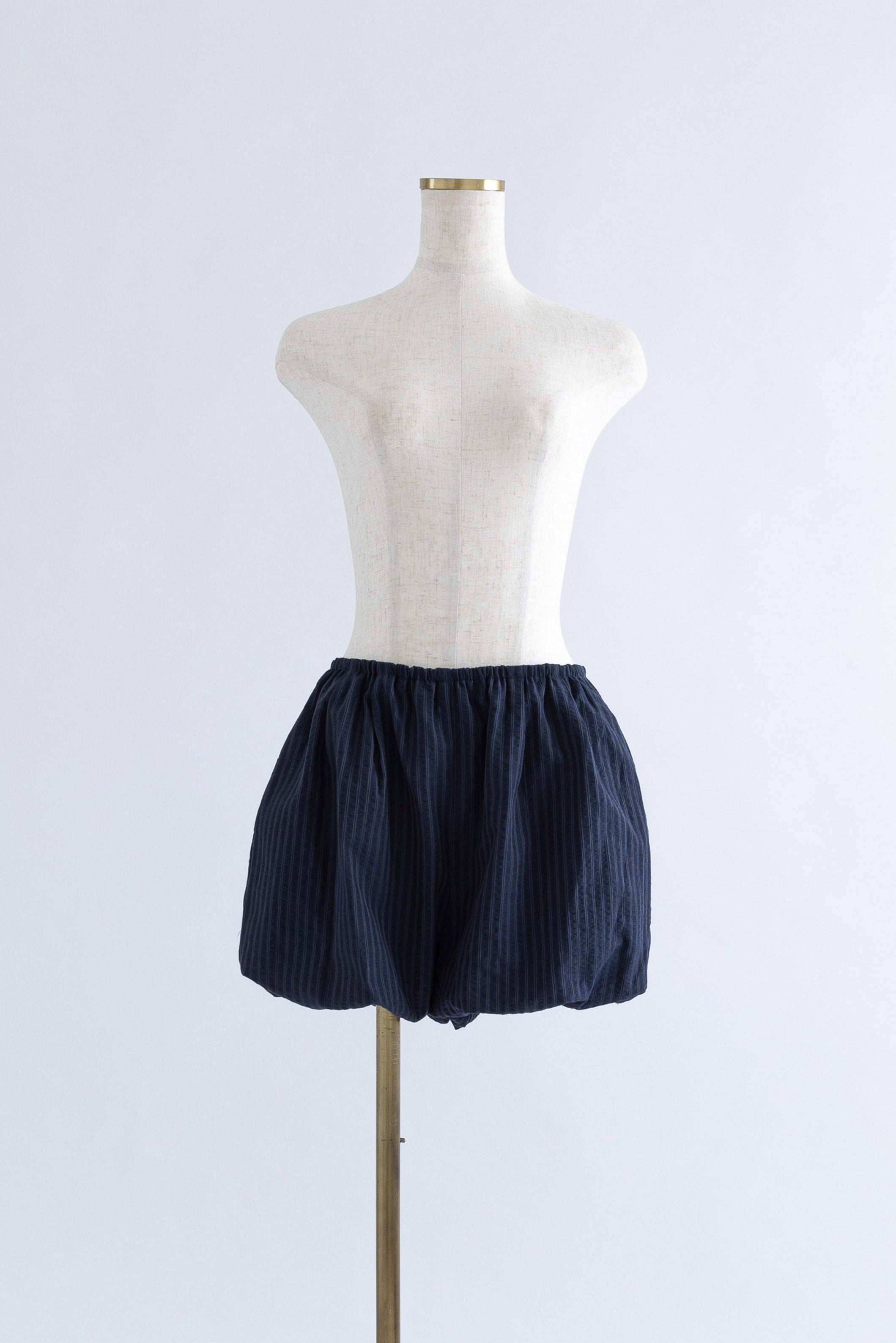 着用カラー:ネイビー