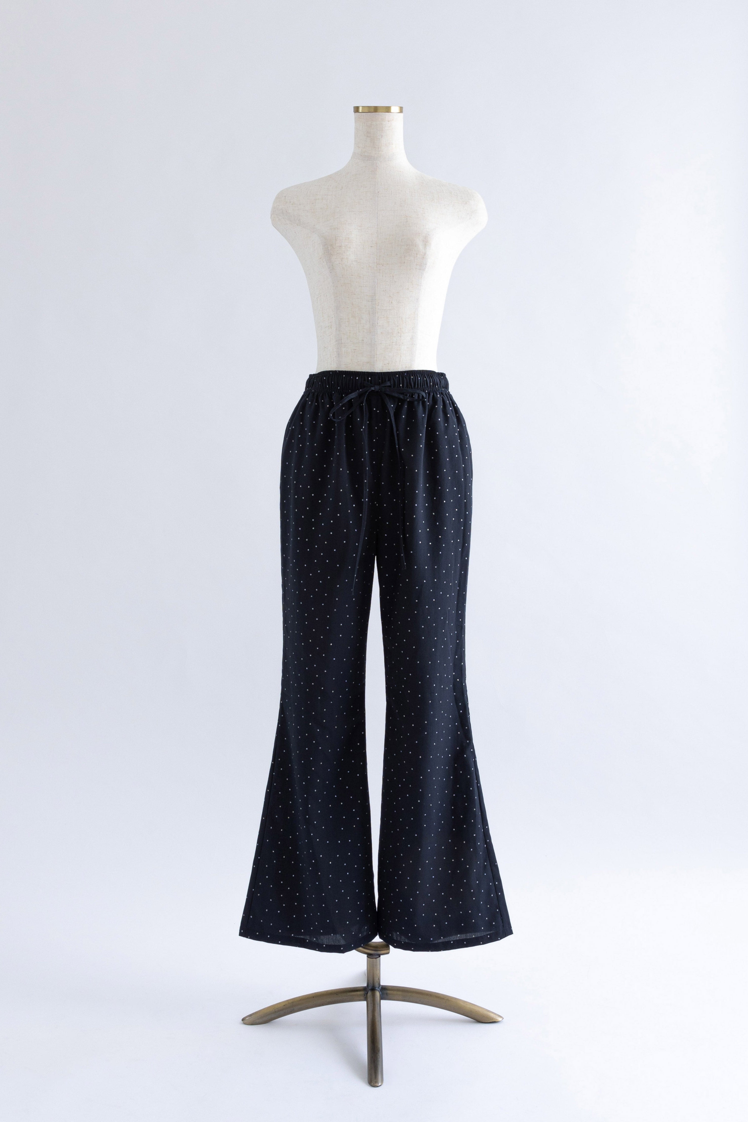 着用カラー:ネイビー