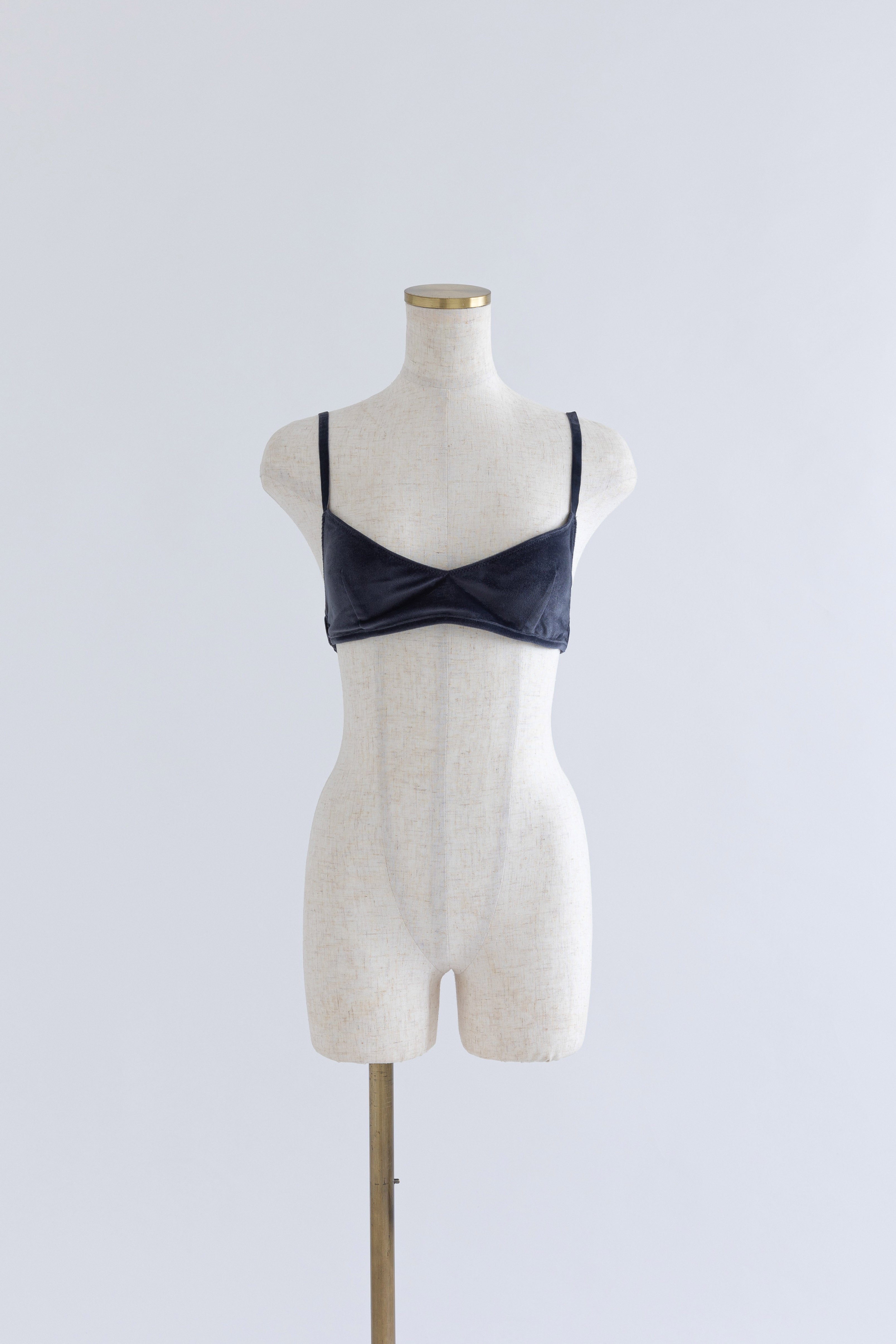 着用カラー:チャコール