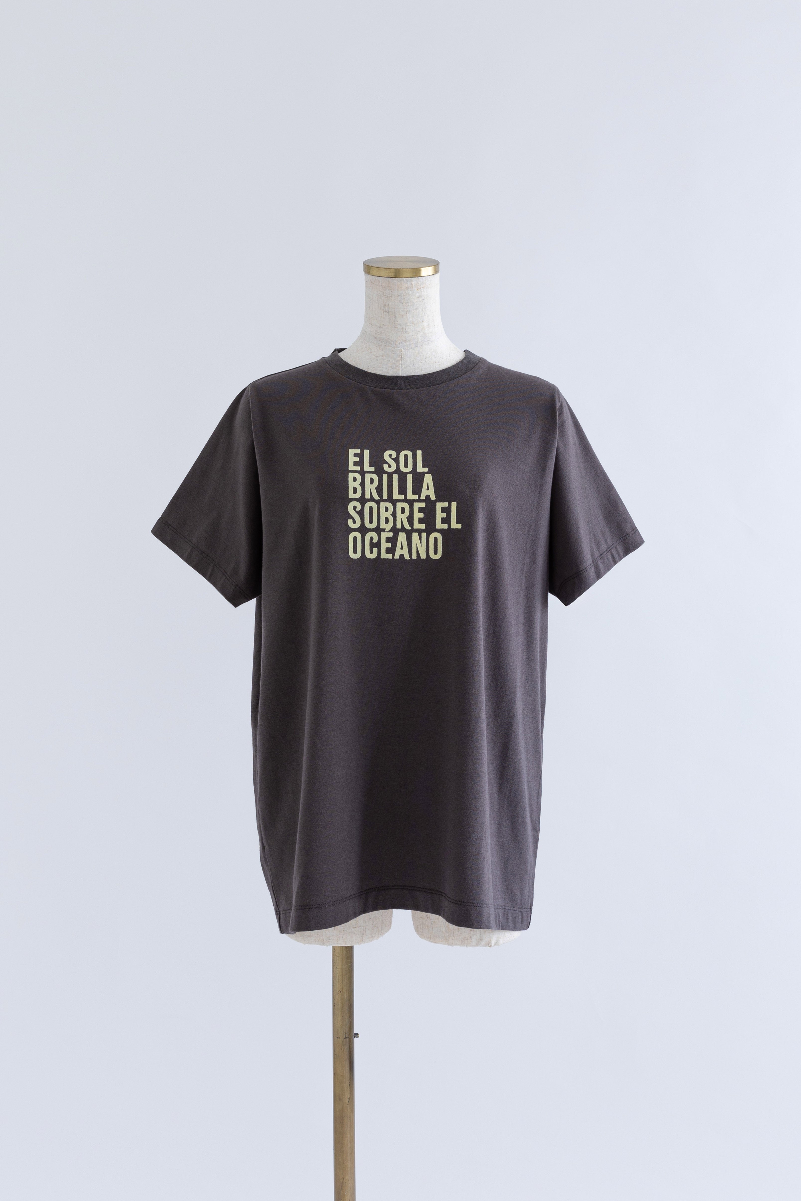 着用カラー:チャコール