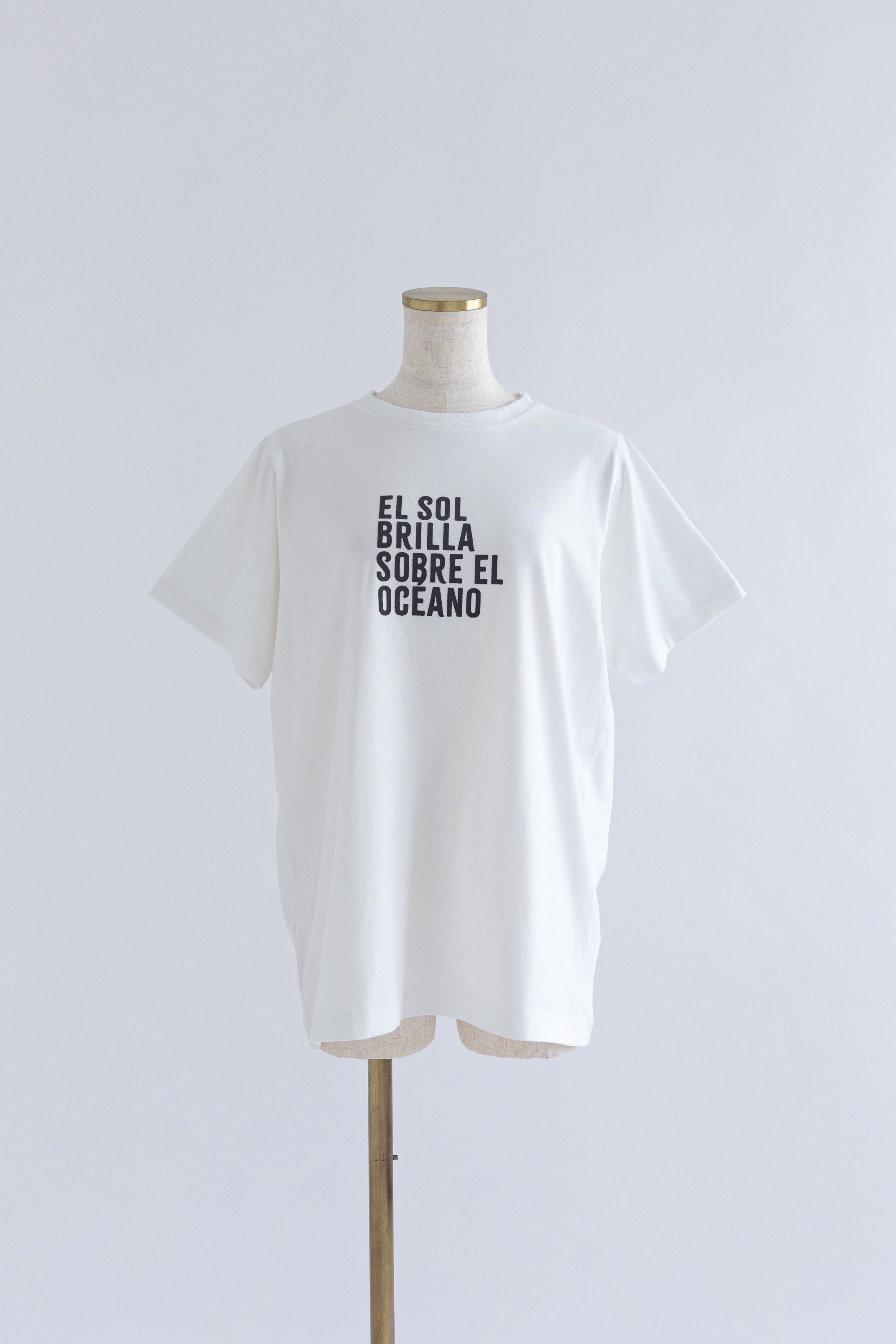 着用カラー:ホワイト