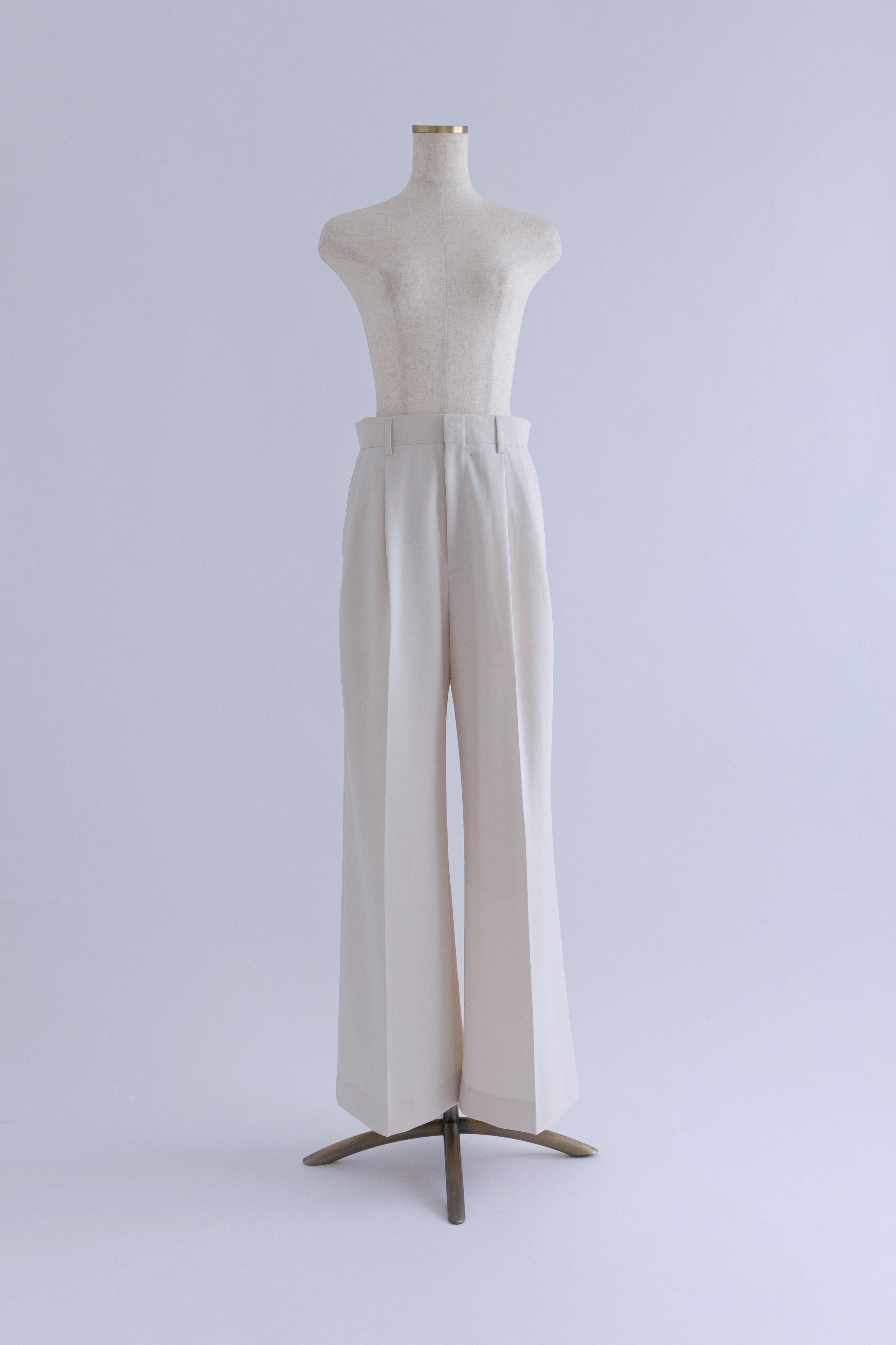 着用カラー:アイボリー