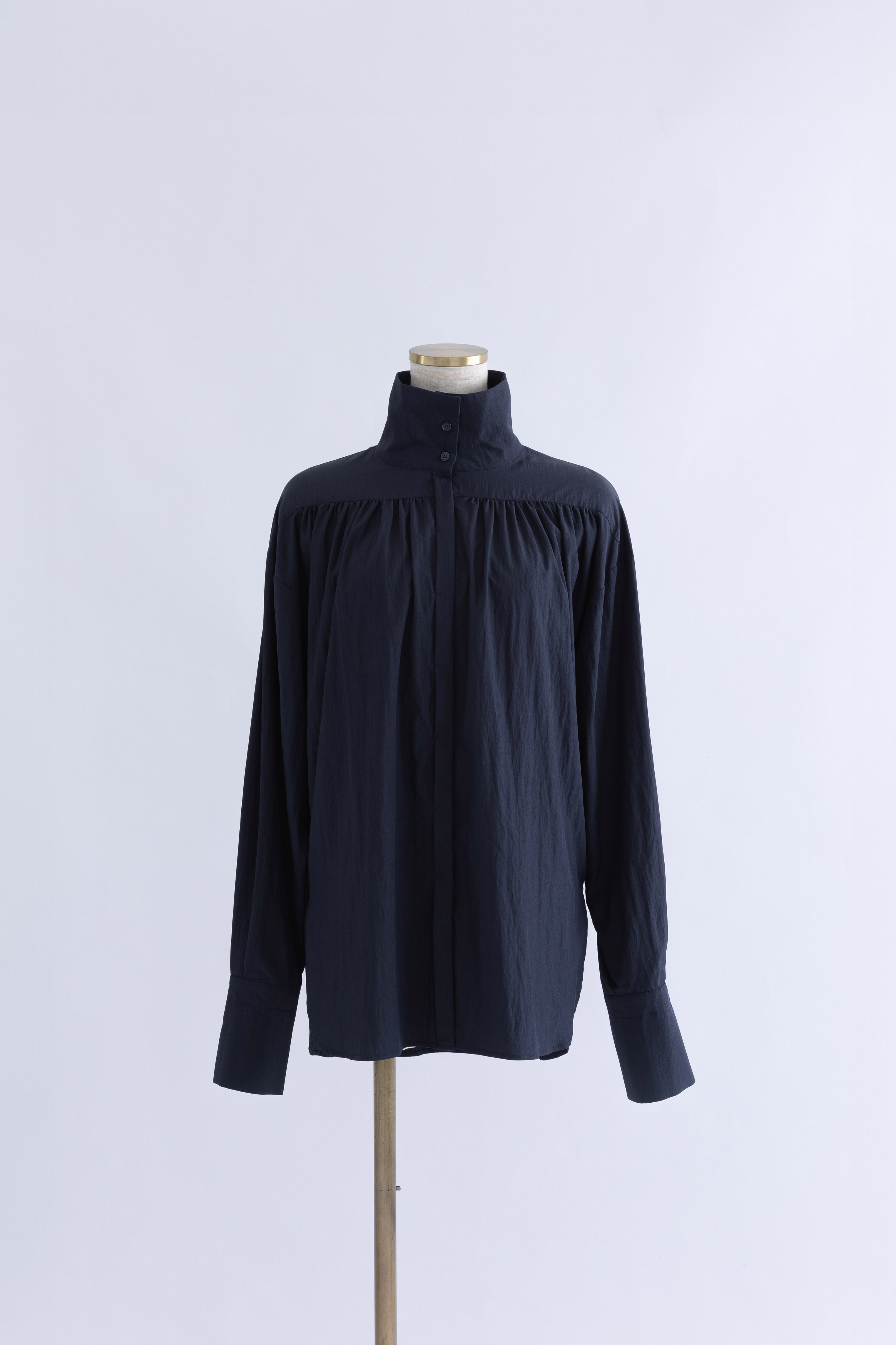 着用カラー:ネイビー