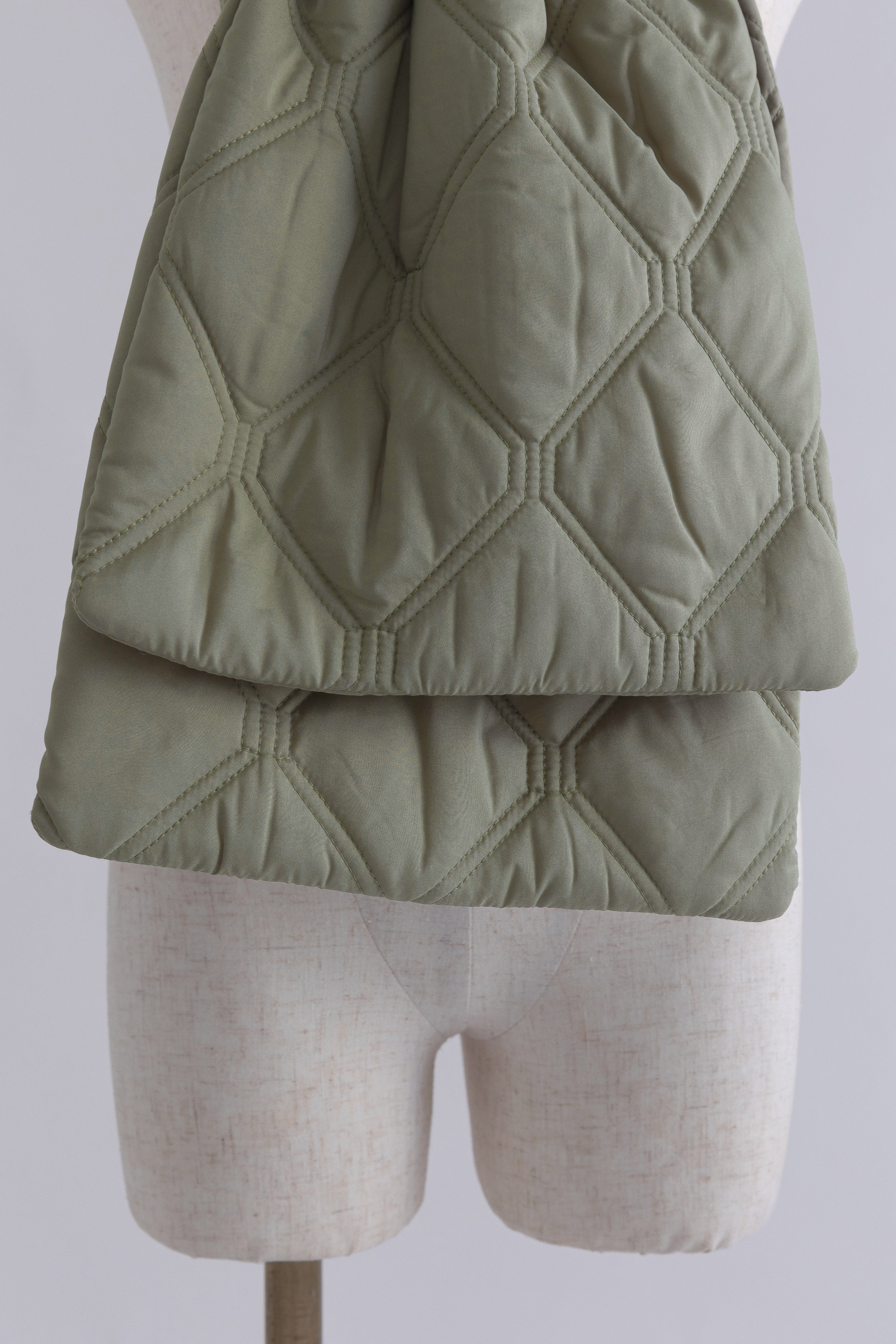 Quilting Muffler ライトカーキ model:178cm NADIA