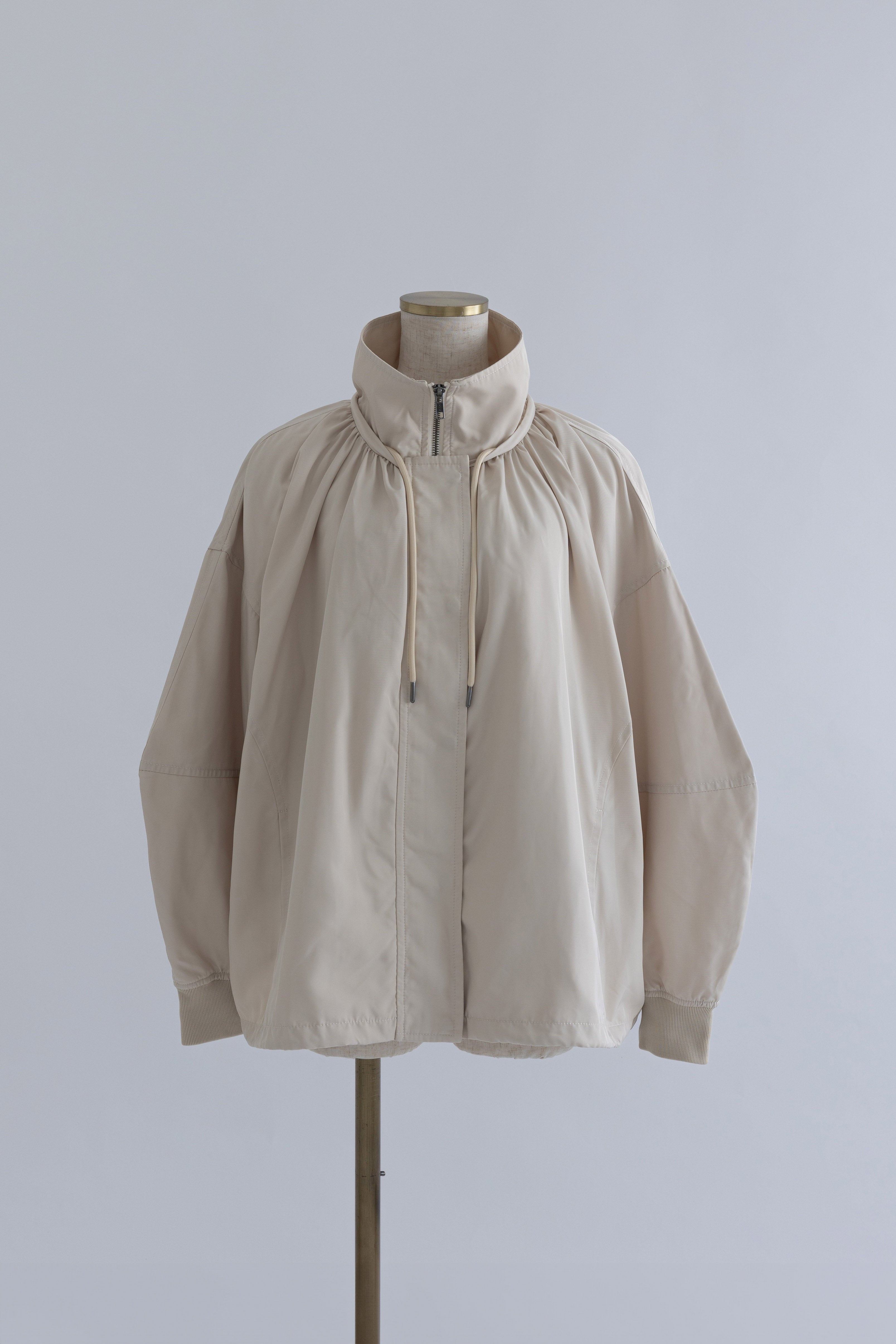 着用カラー:アイボリー