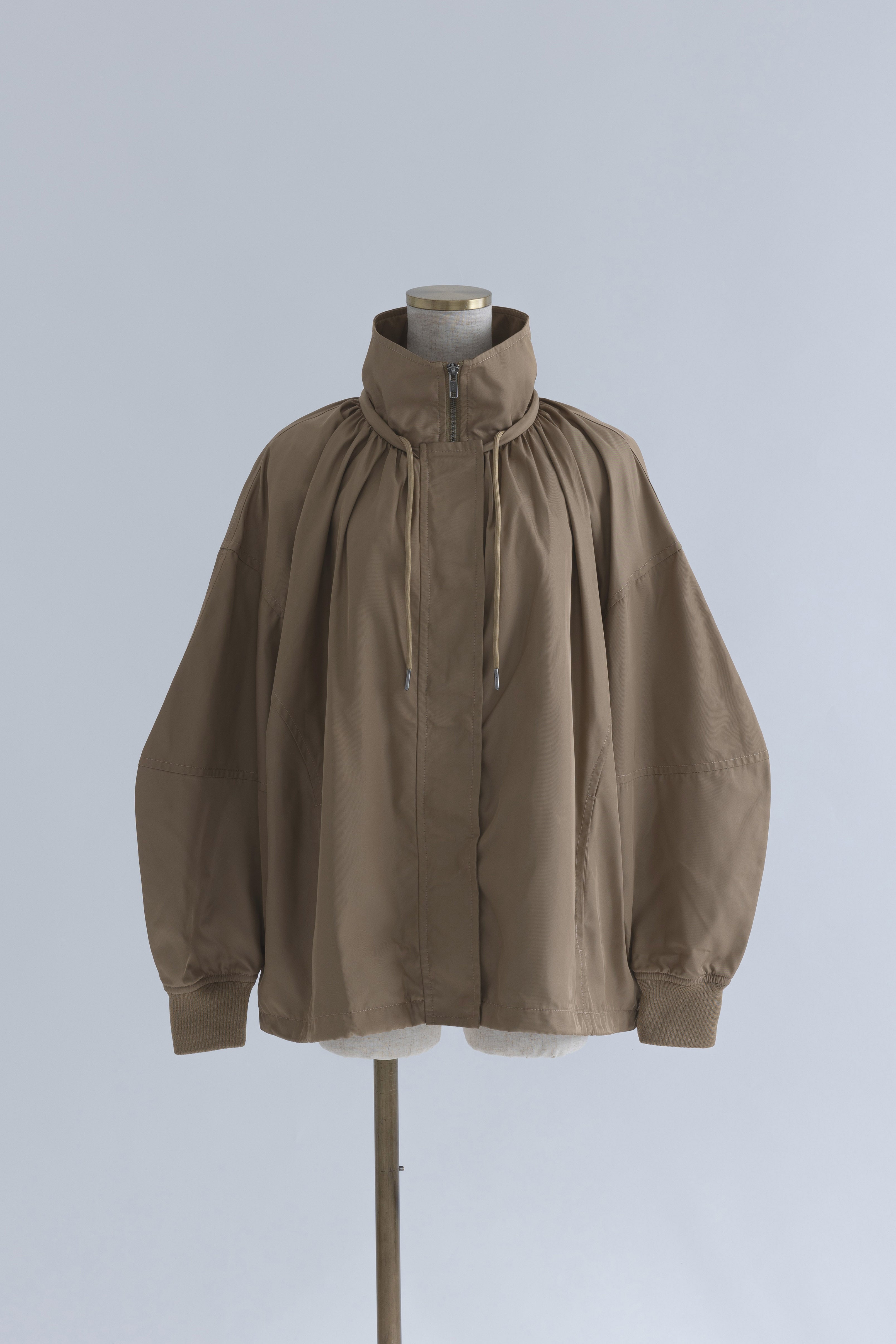 着用カラー:キャメル