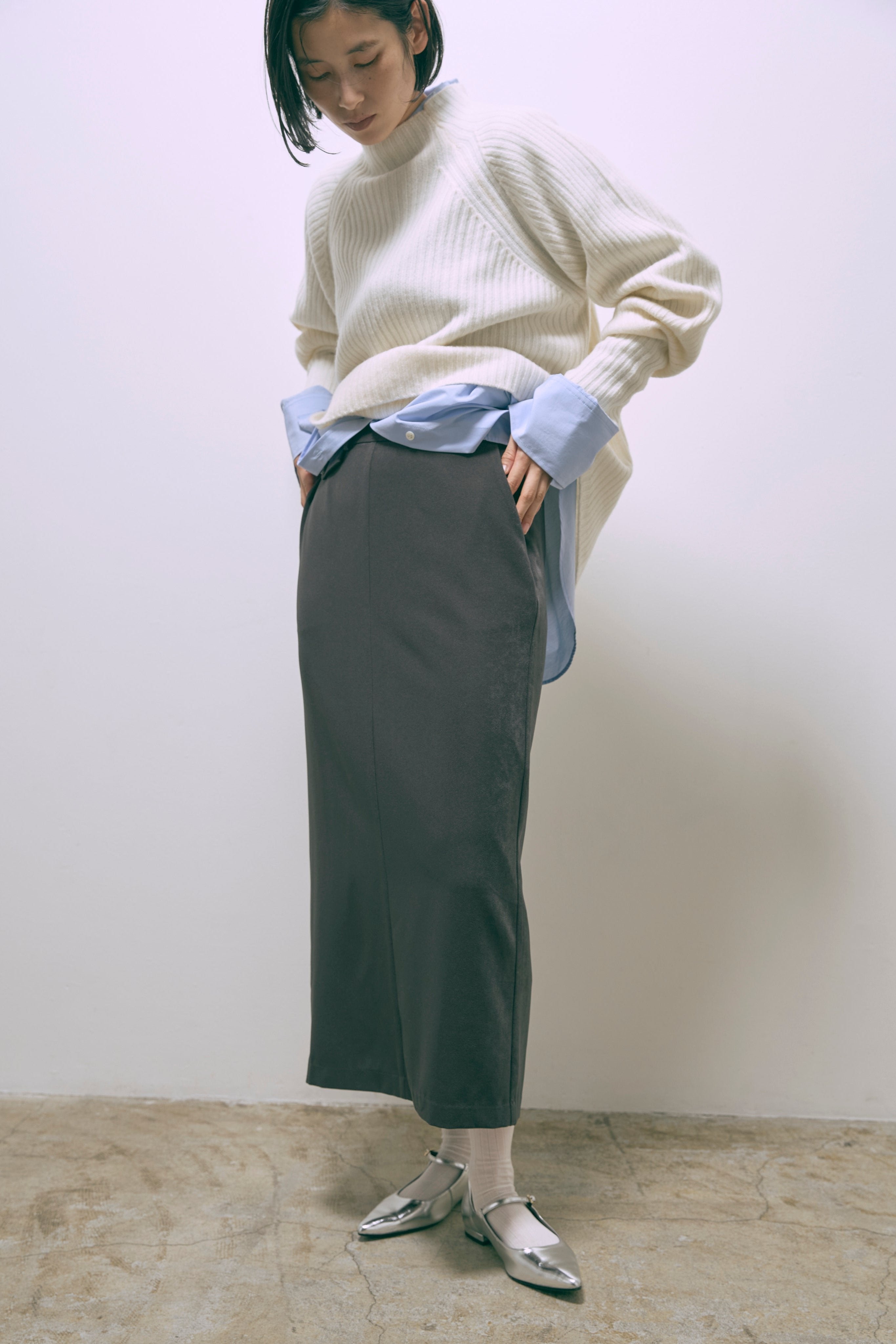 【Set Up】Faux Suede Straight Skirt チャコールグレー model:170cm ANDO
