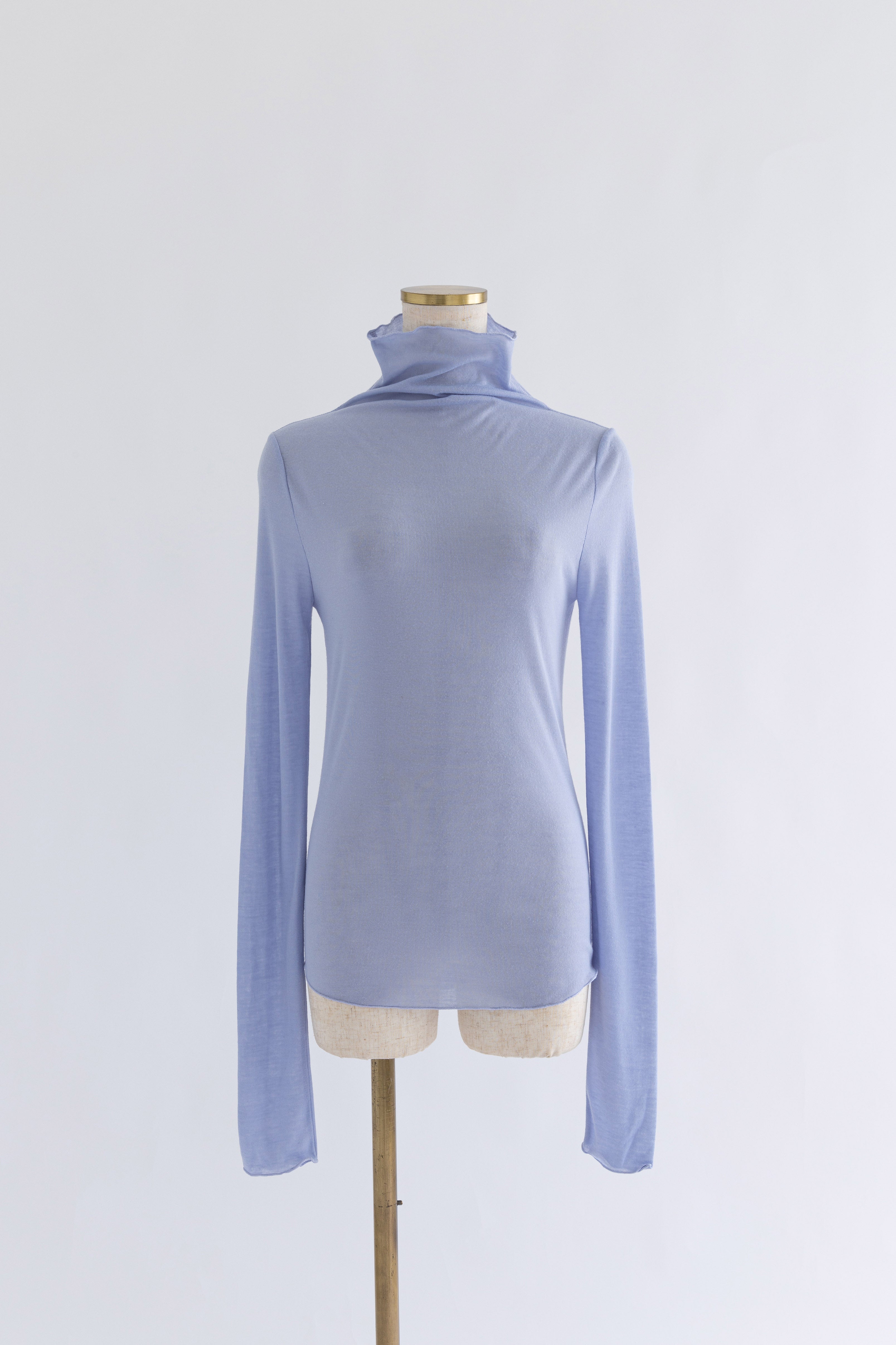 着用カラー:ブルー