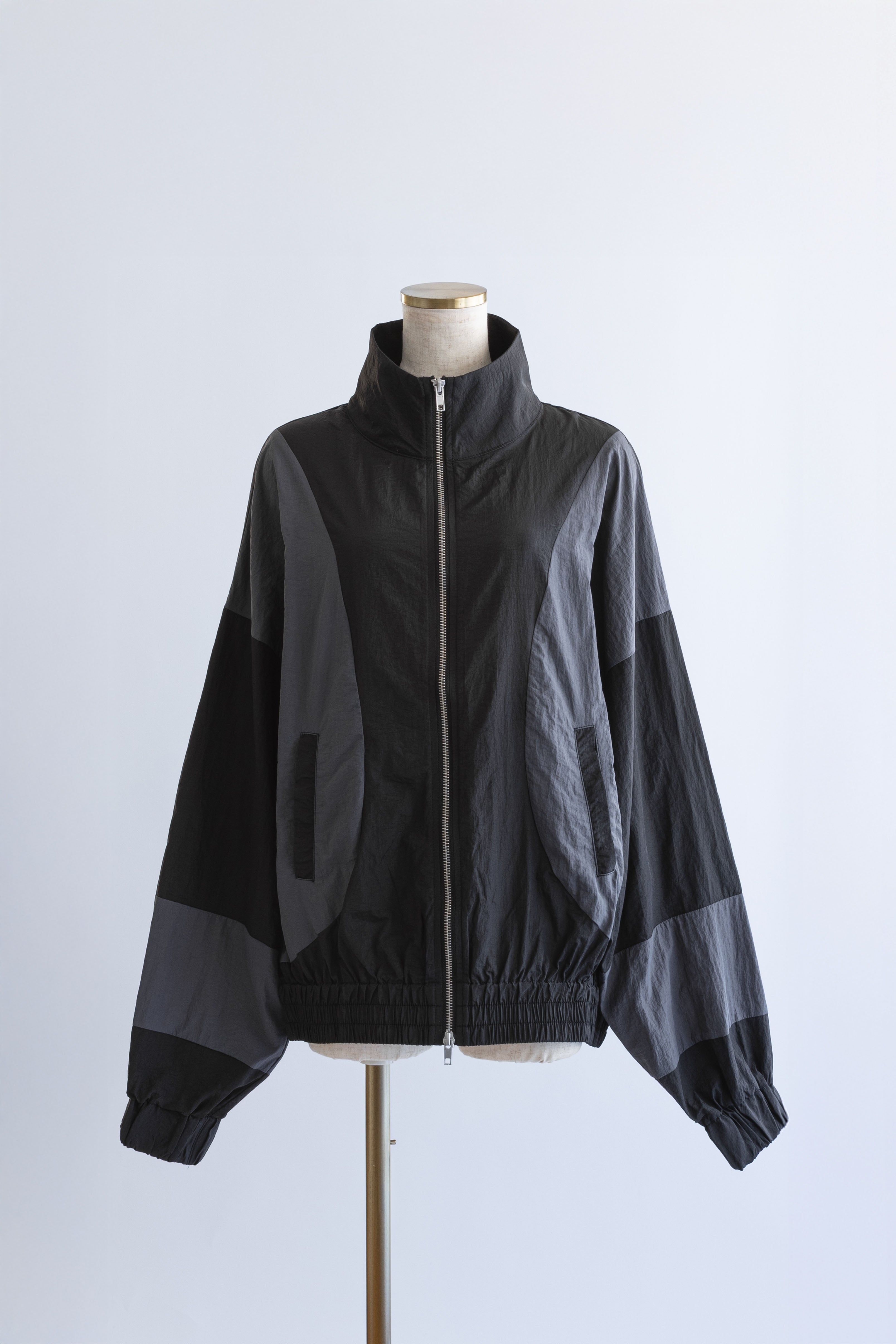 着用カラー:ブラック