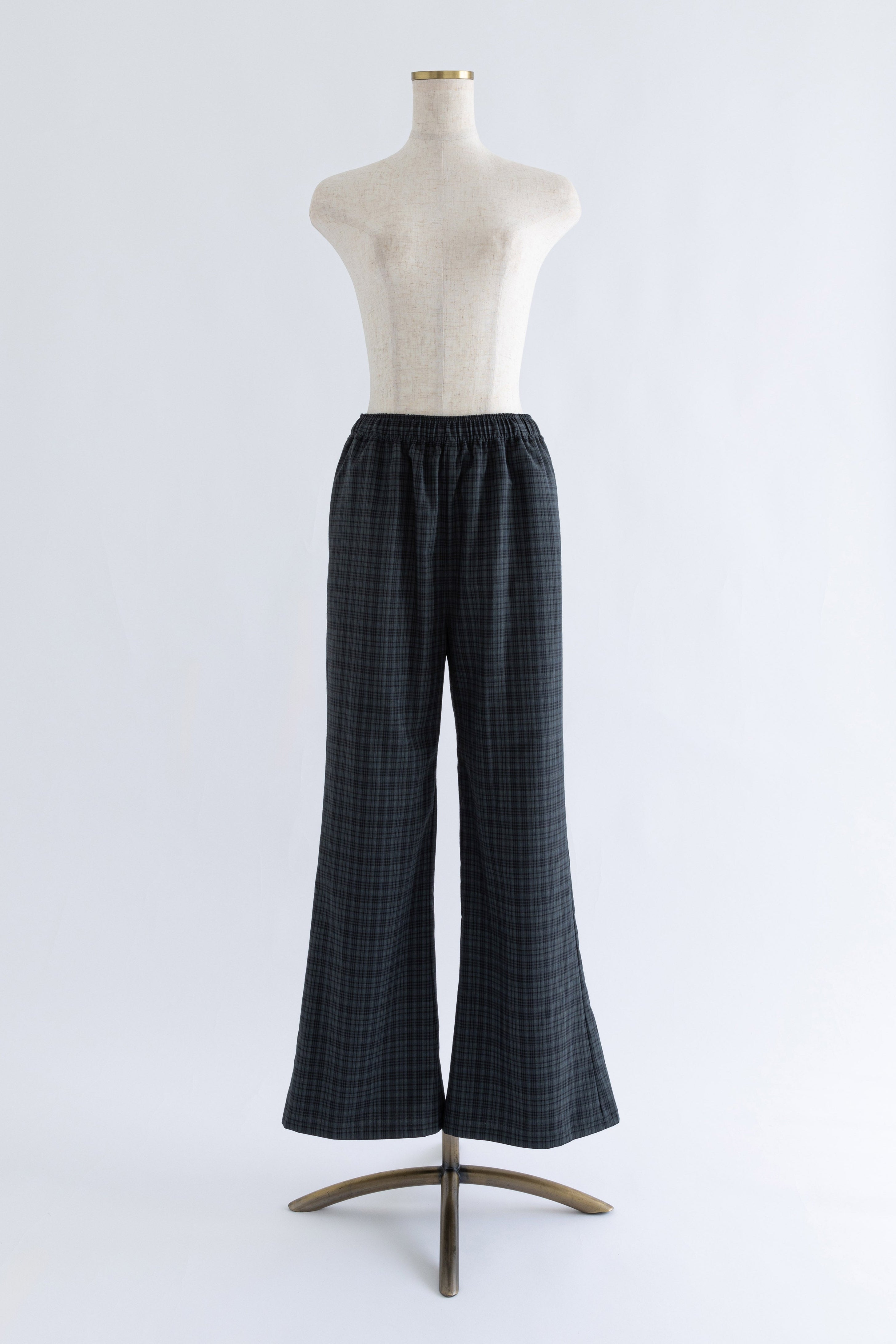 着用カラー:チャコール