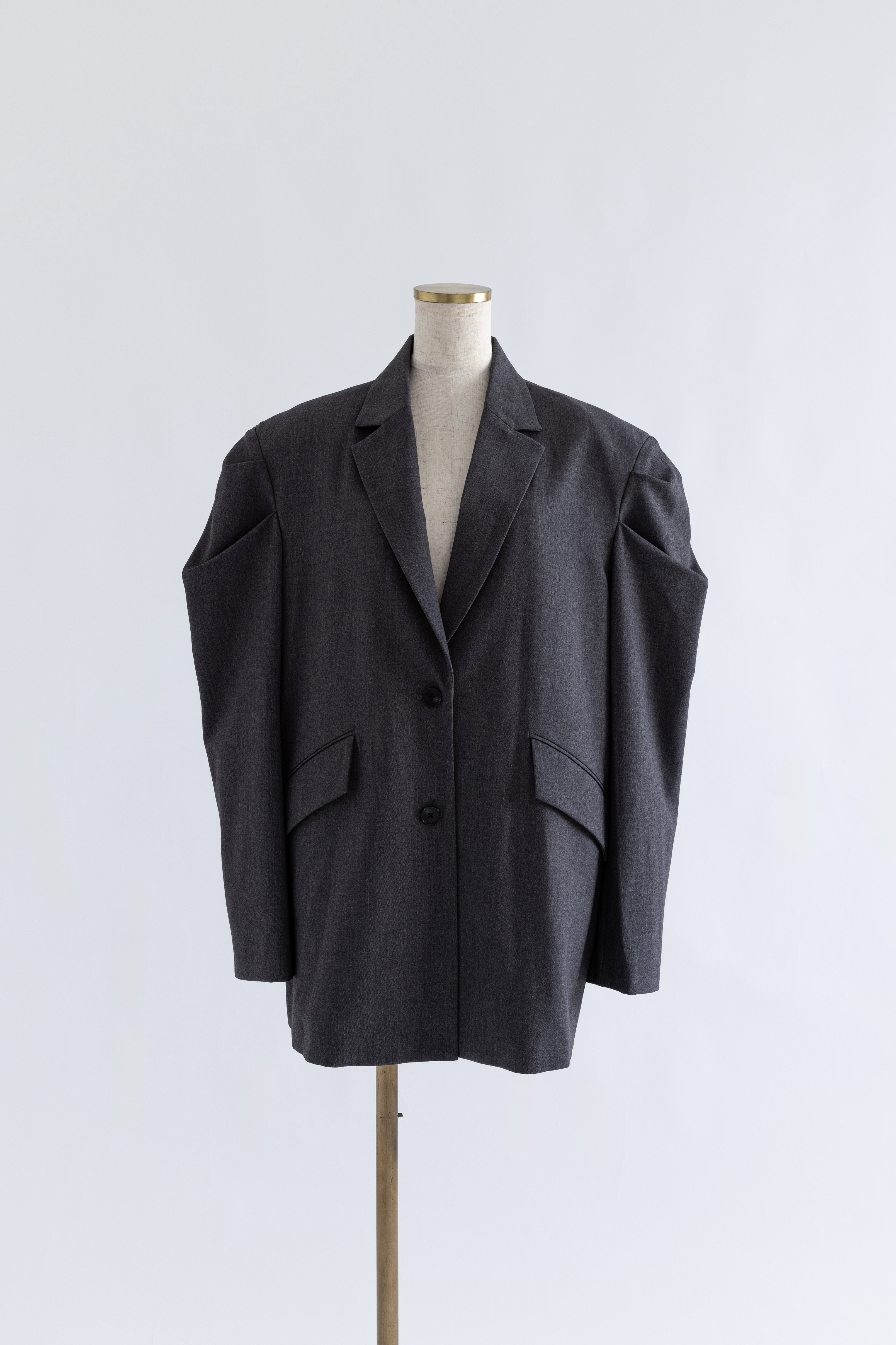 着用カラー:チャコール