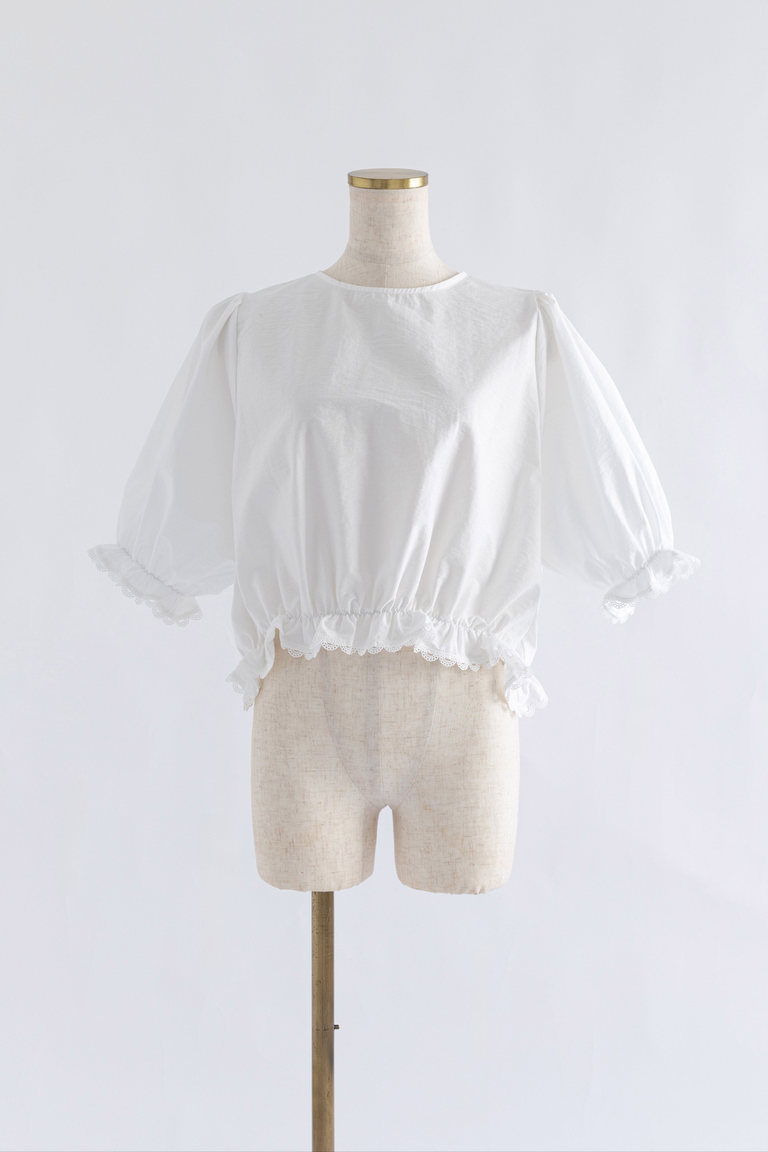 着用カラー:ホワイト