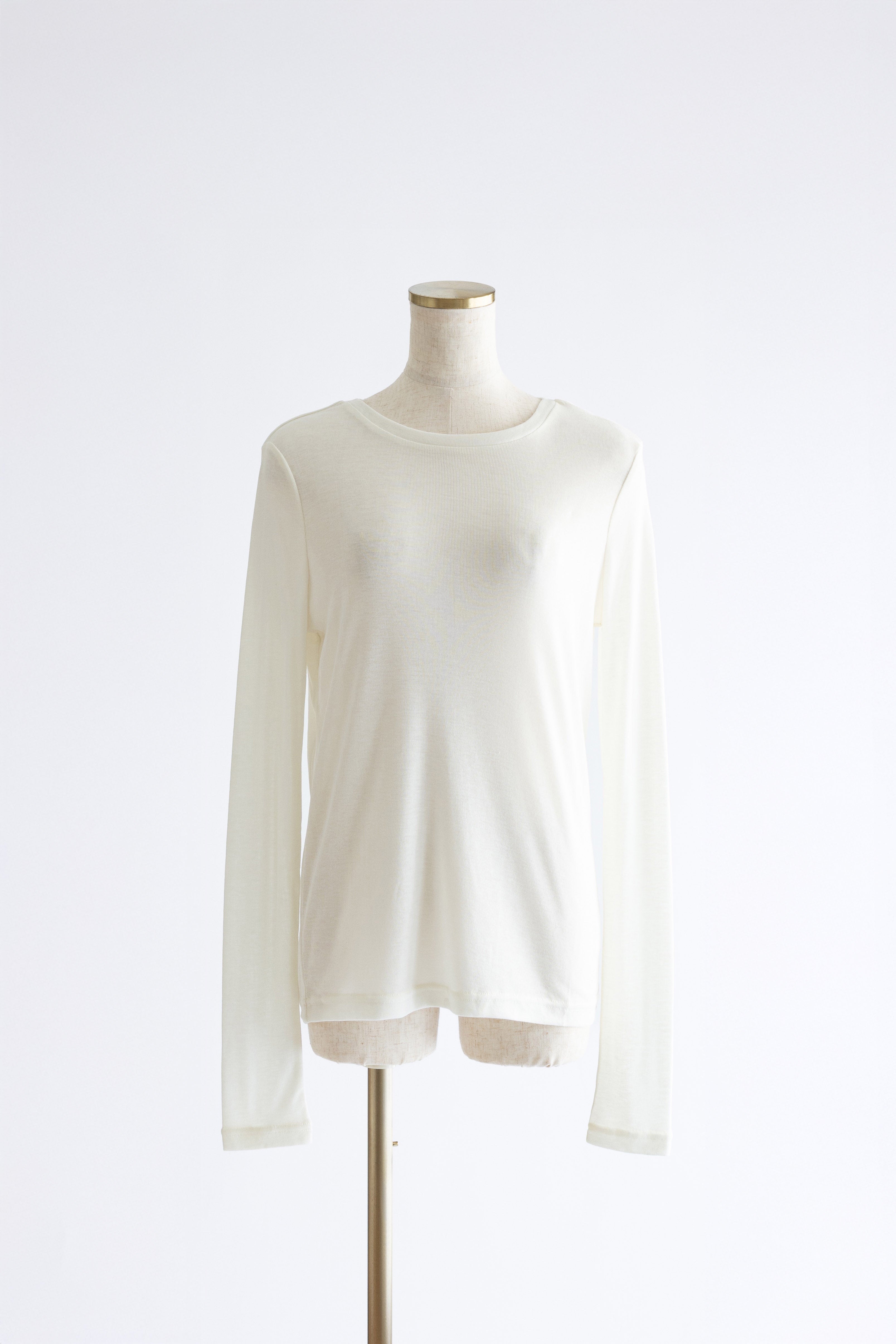 着用カラー:オフホワイト