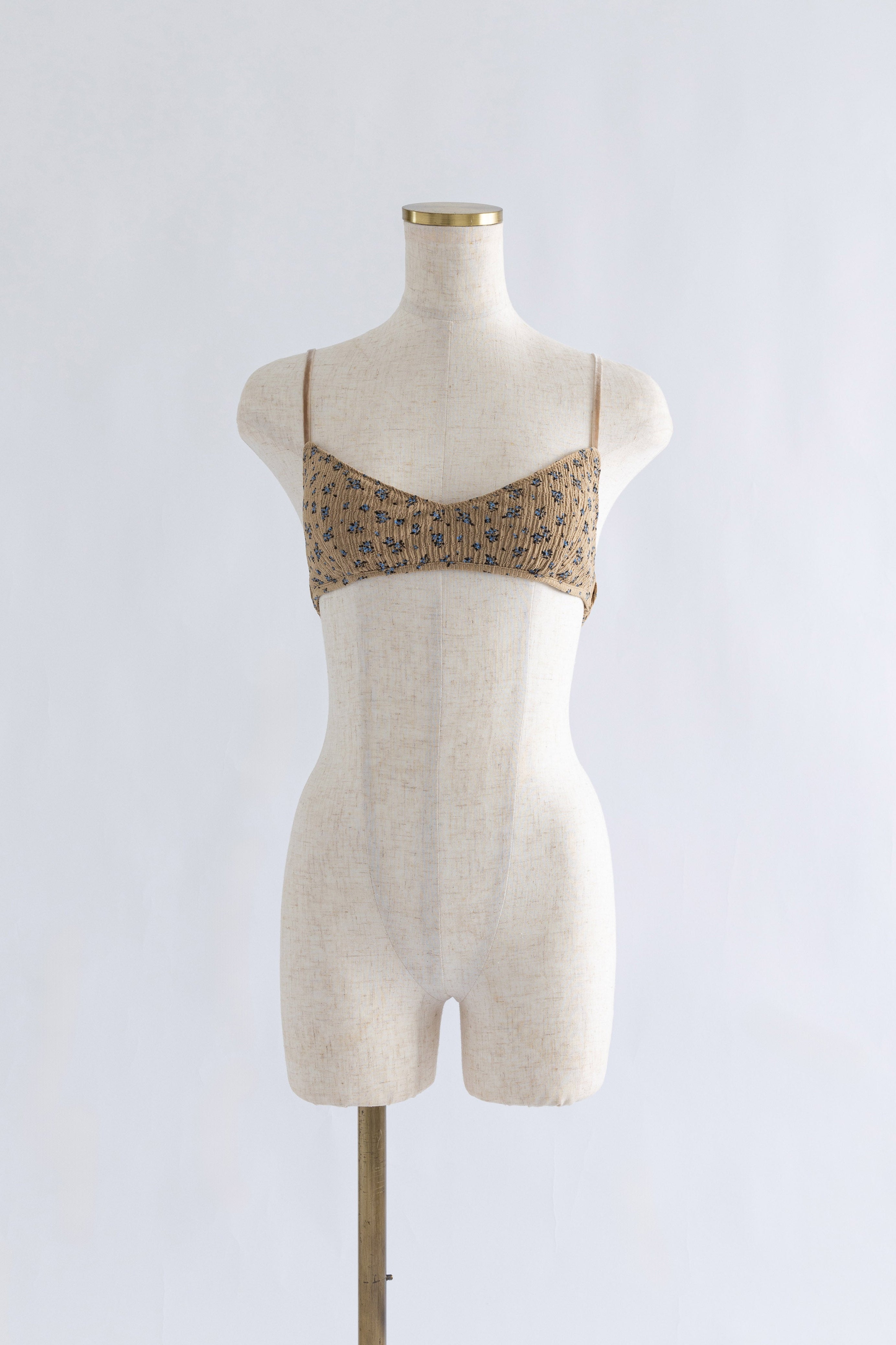 着用カラー:ベージュ