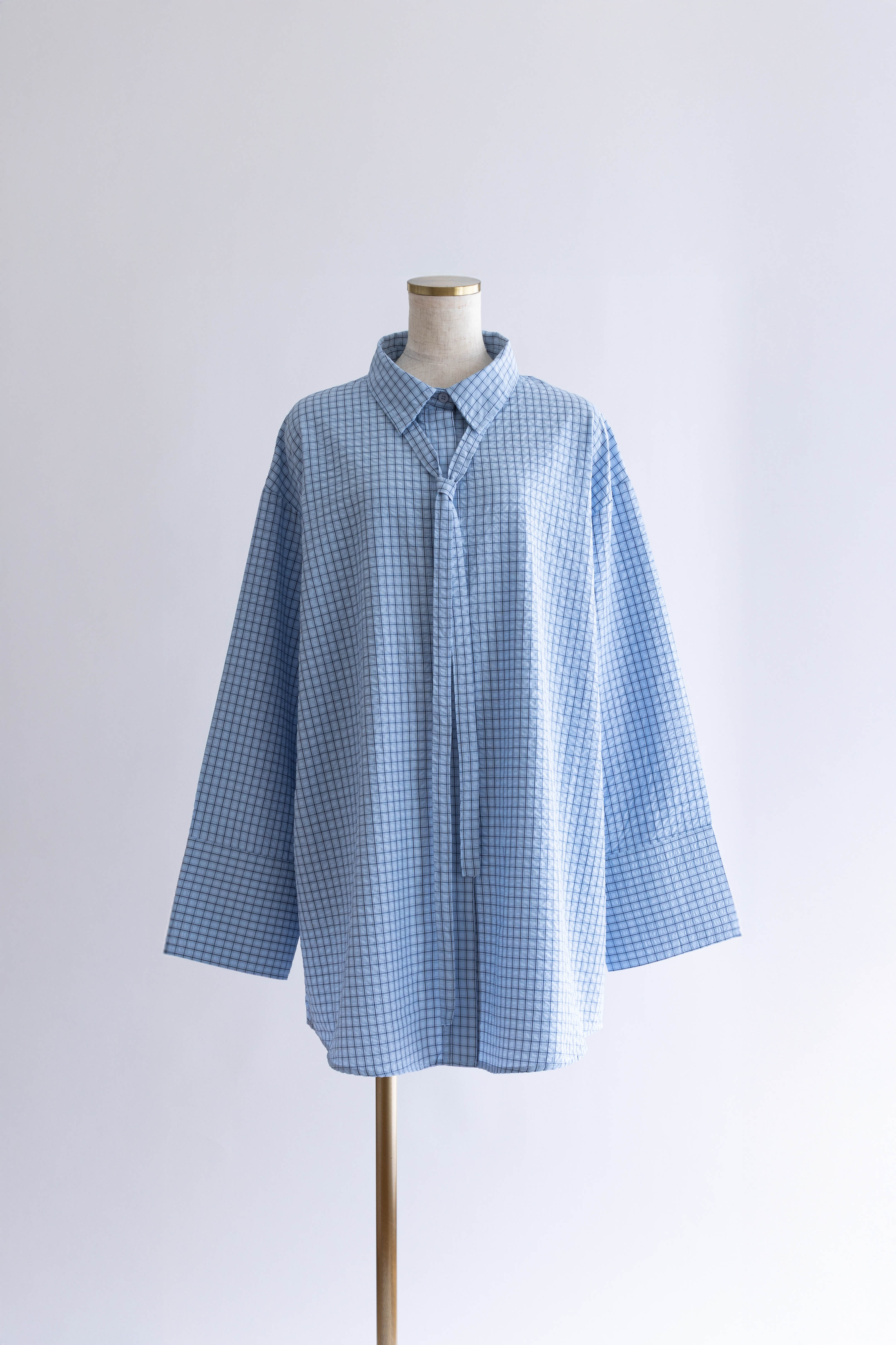 着用カラー:ブルー