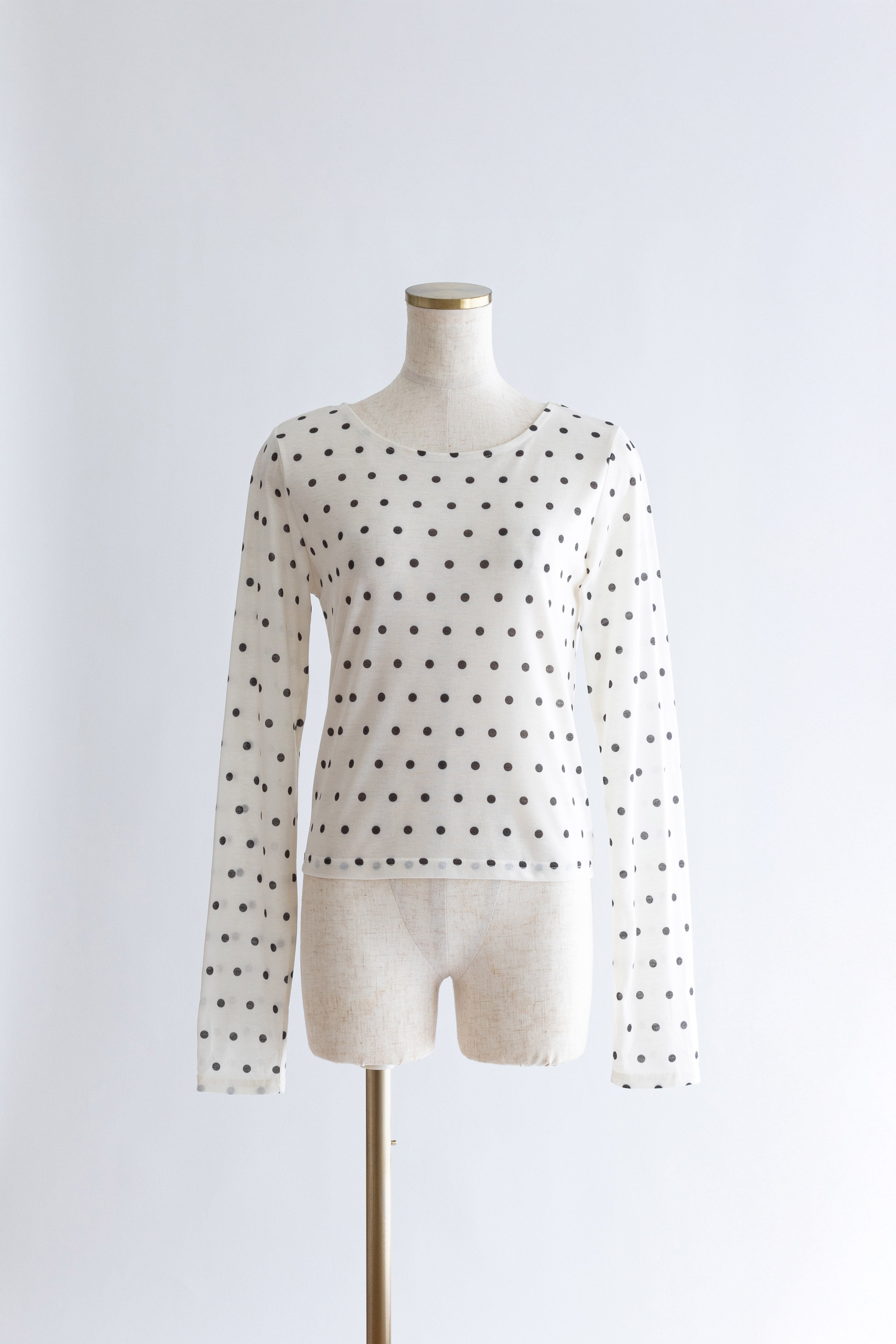 着用カラー:オフホワイト