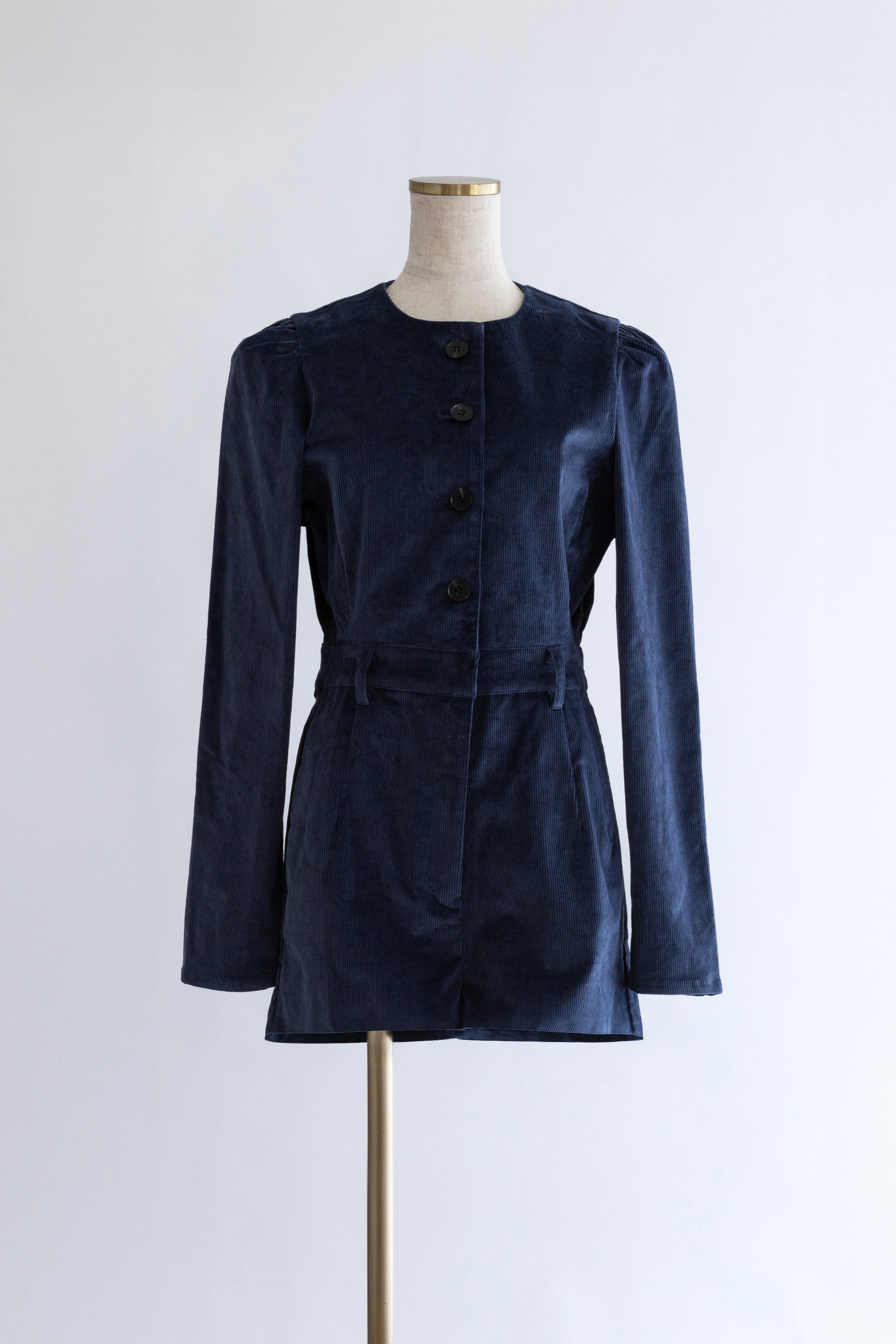 着用カラー:ブルー