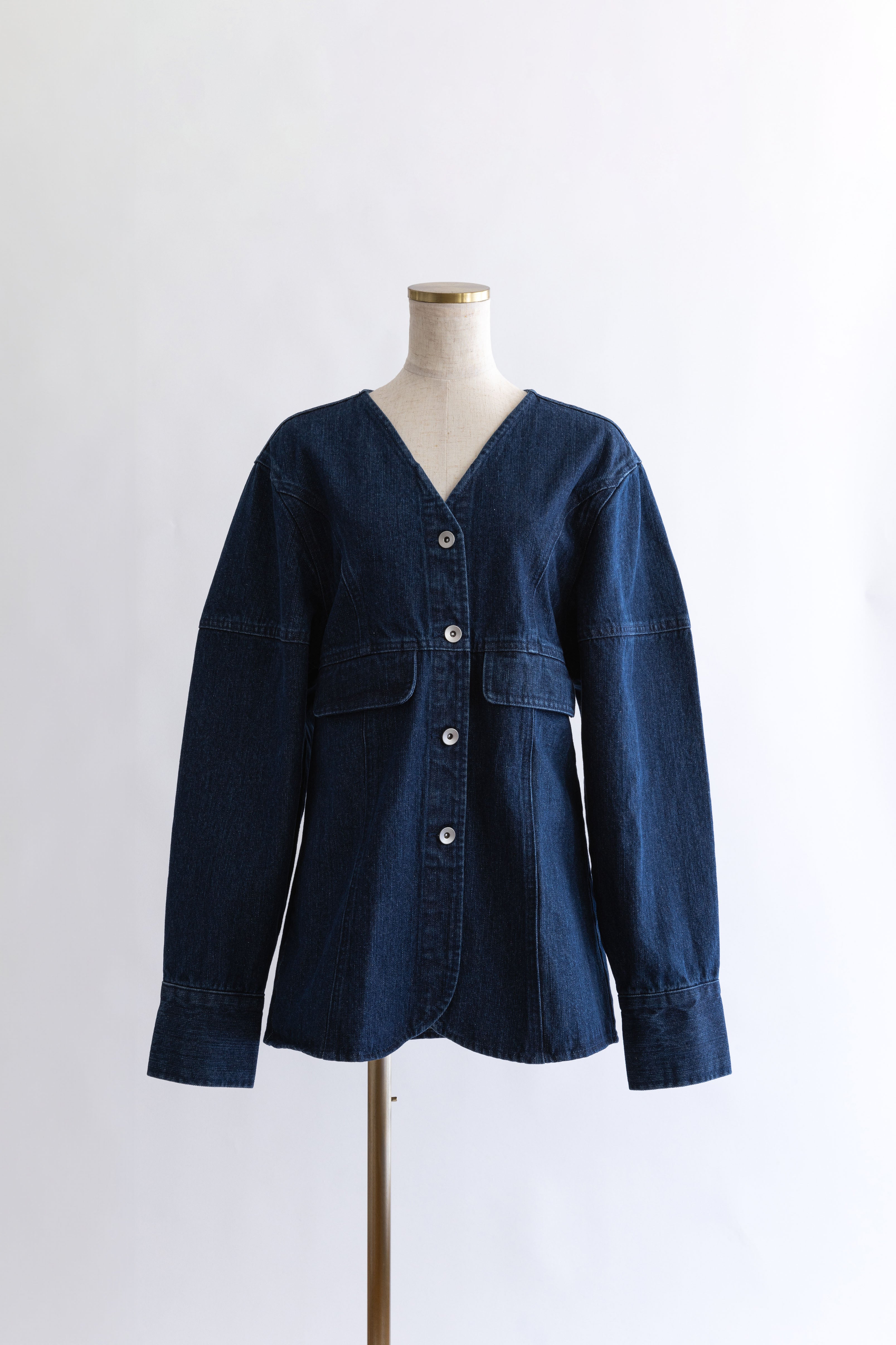 着用カラー:ブルー