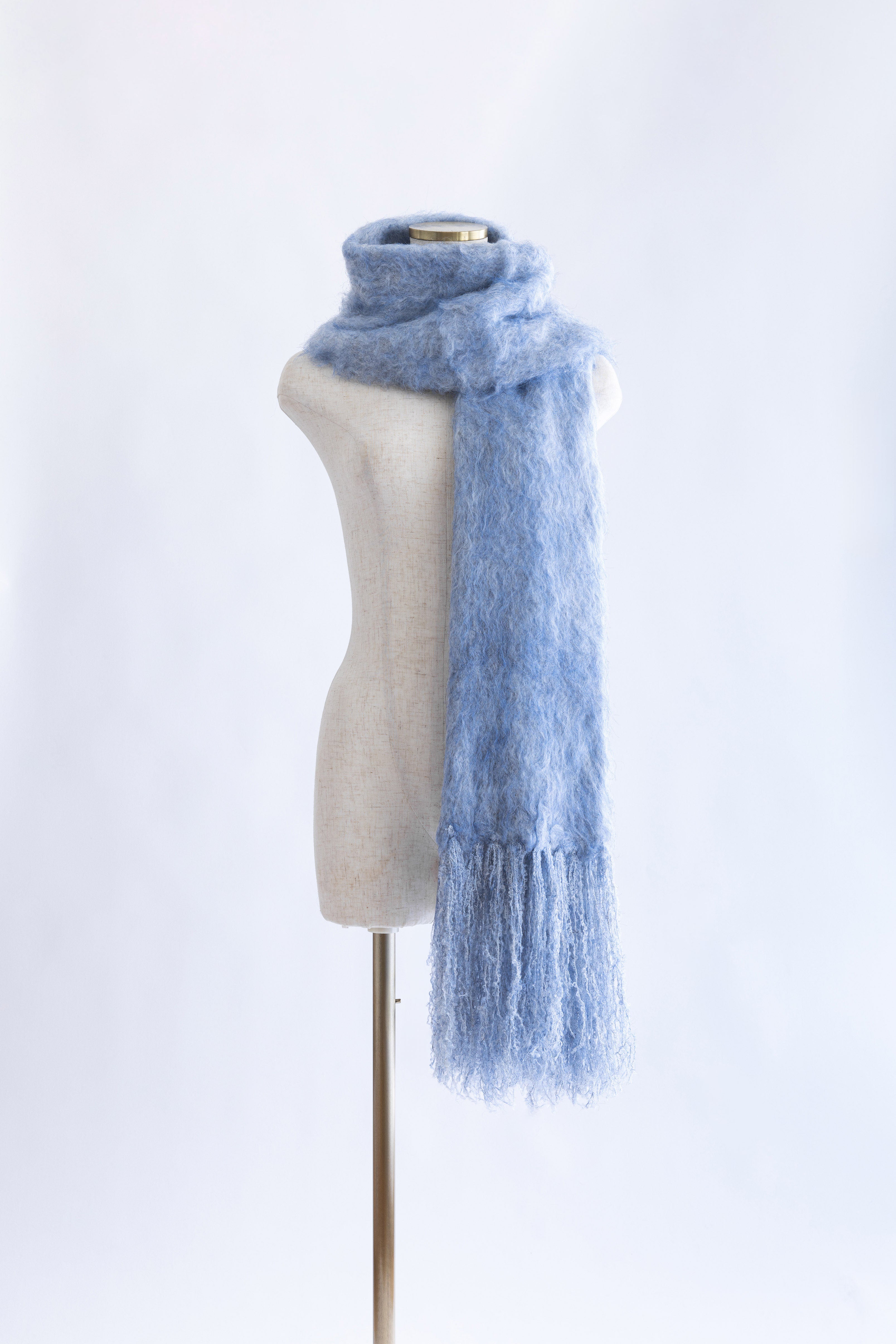 着用カラー:ブルー