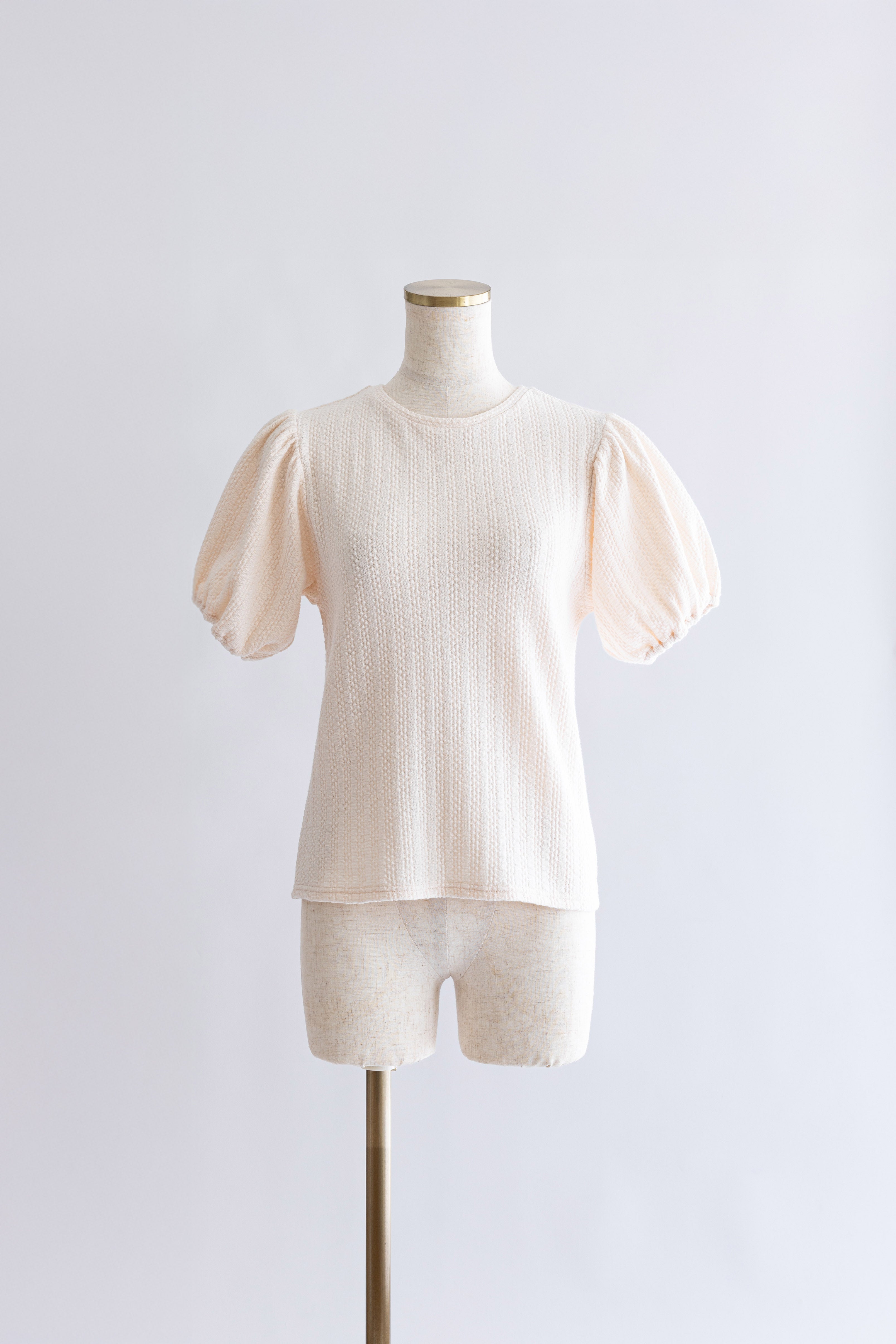 着用カラー:オフホワイト