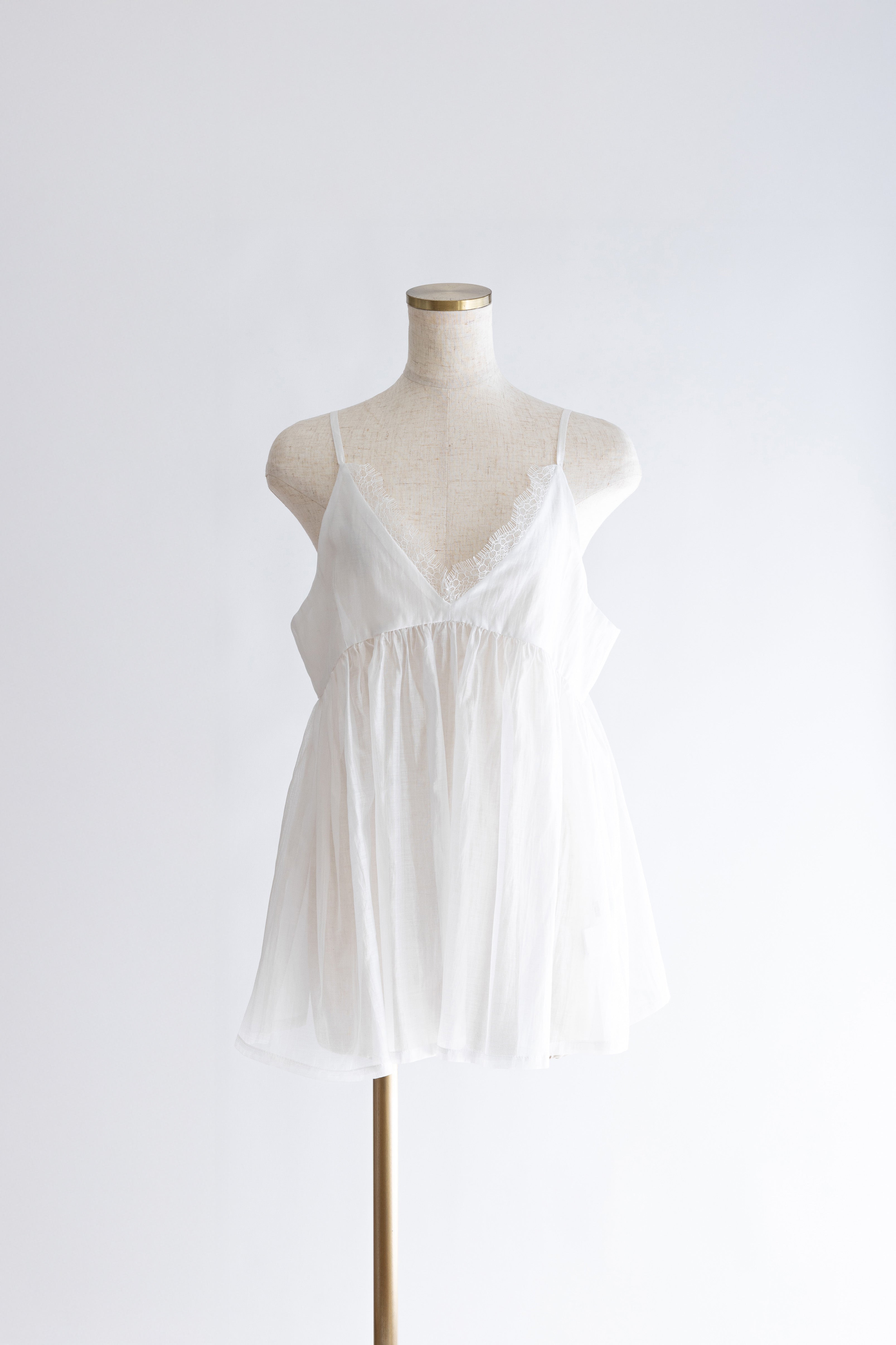 着用カラー:オフホワイト